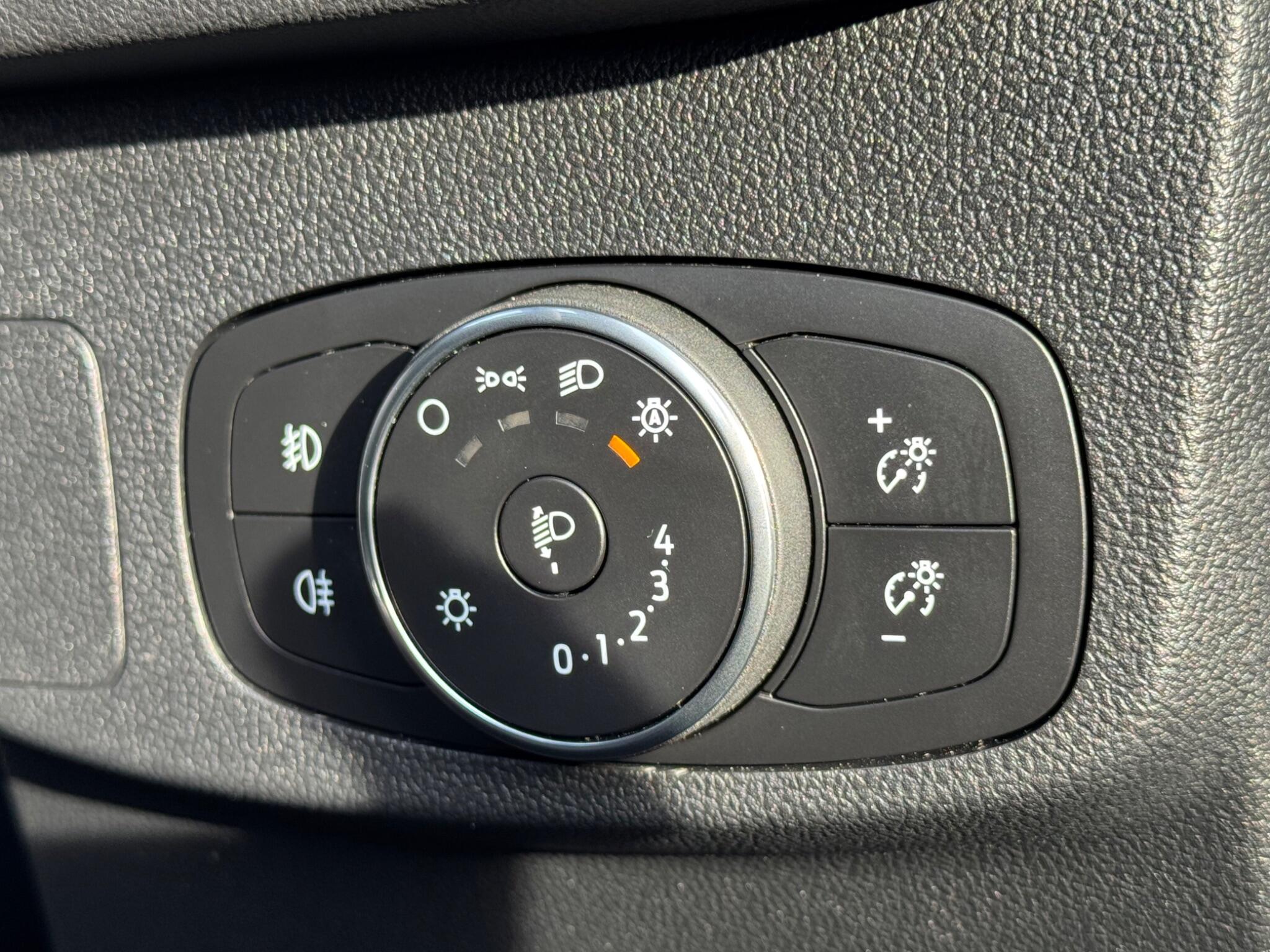 Ford Focus - Image 33