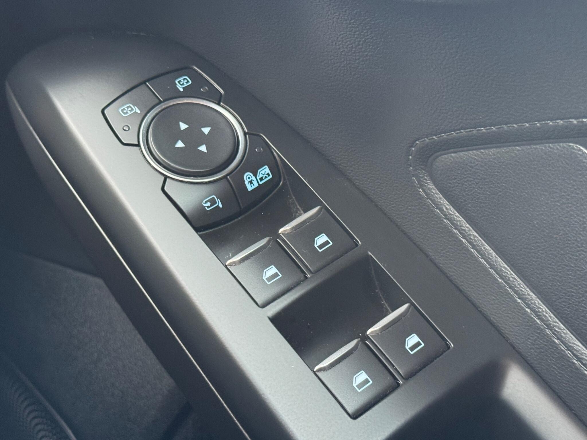 Ford Focus - Image 34