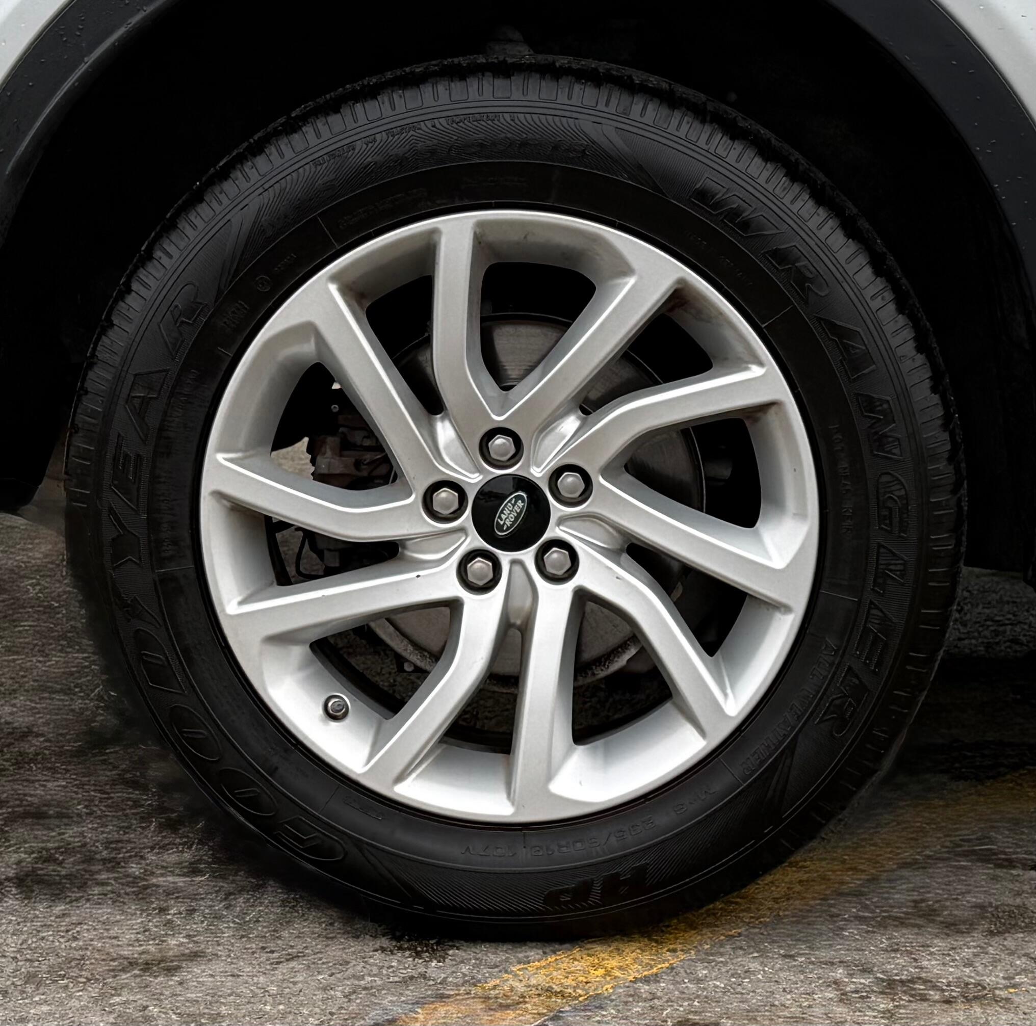 Land Rover DISCOVERY SPORT - Image 20