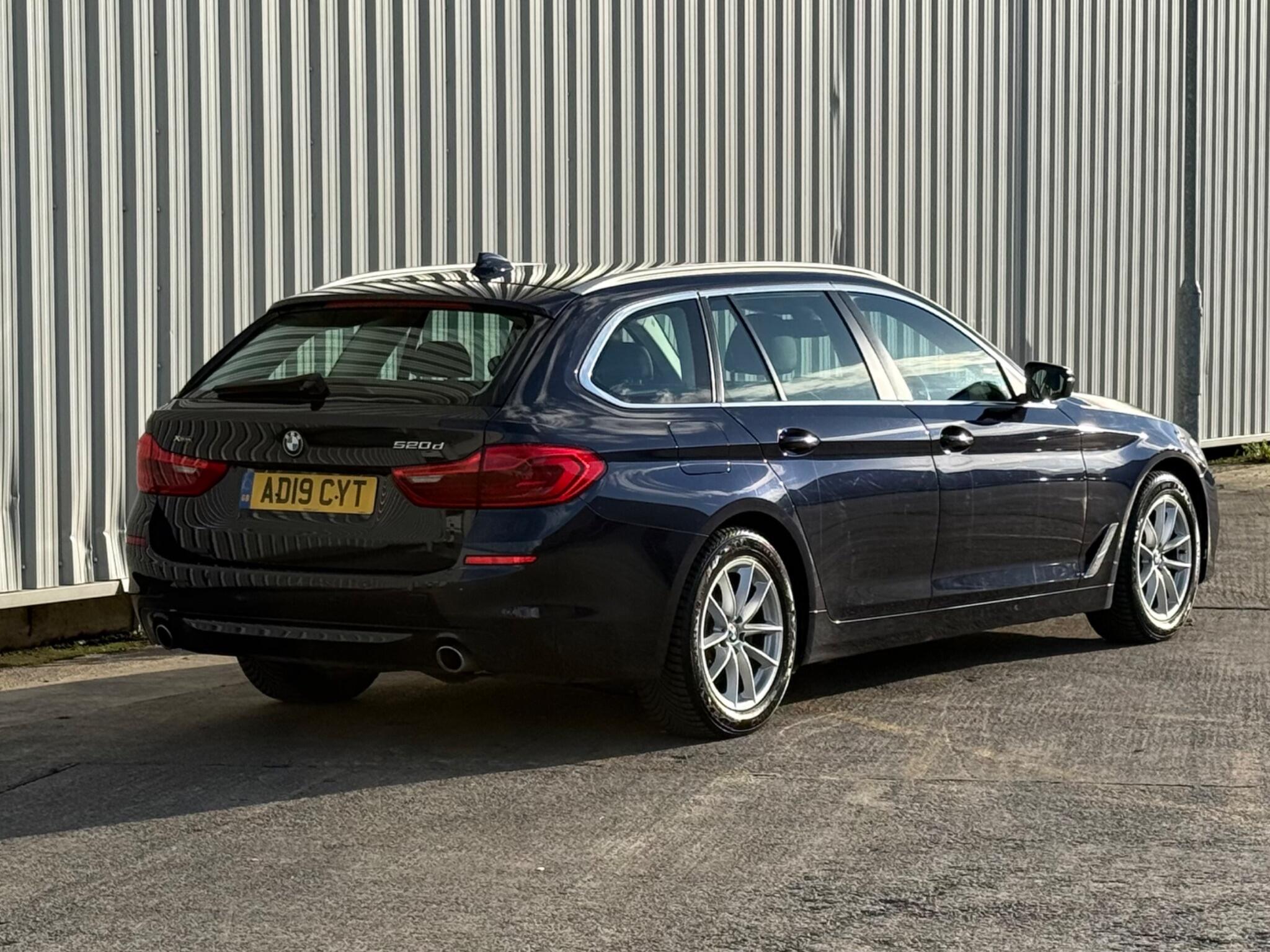 BMW 5 Series - Image 10