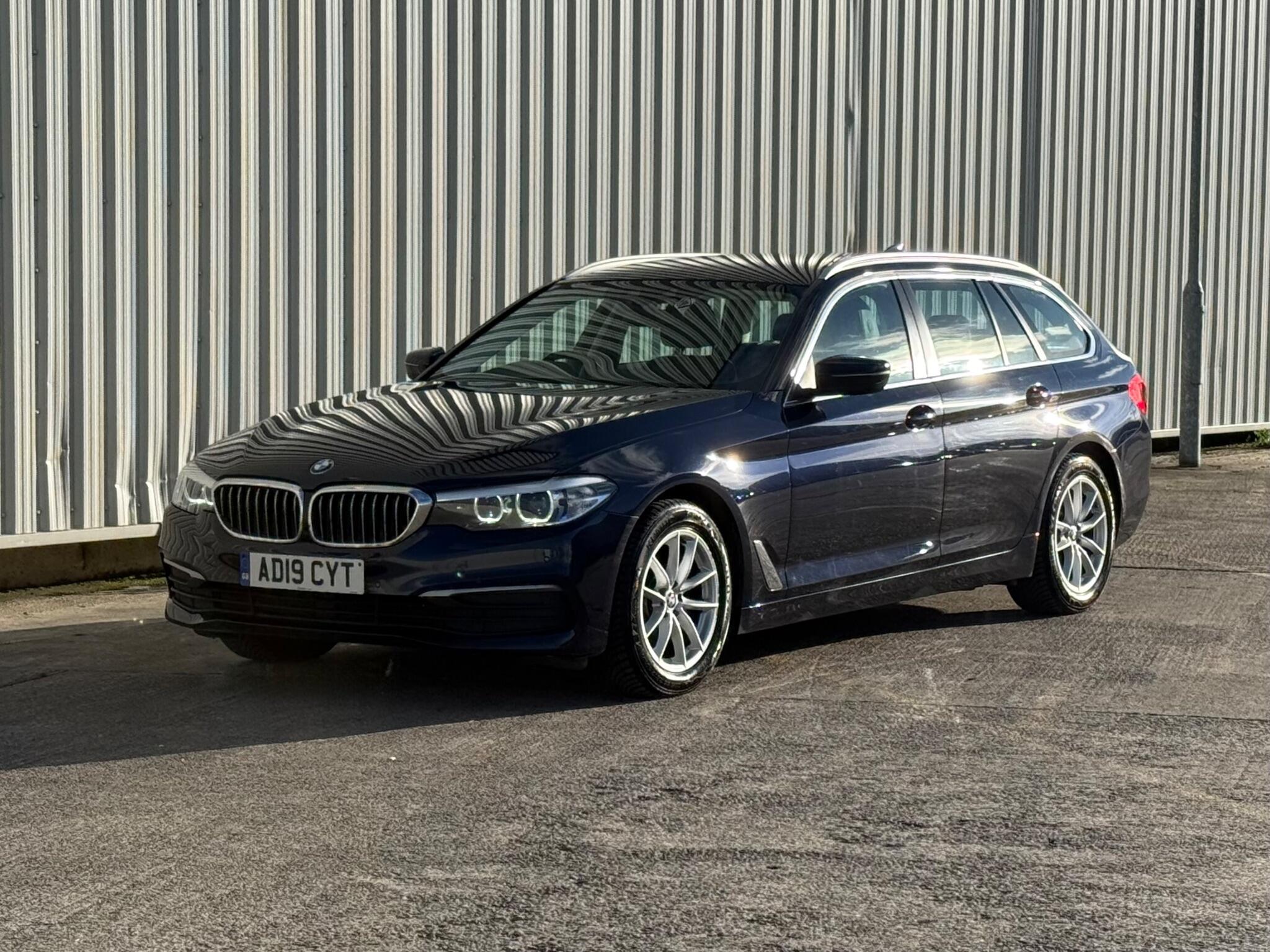 BMW 5 Series - Image 11