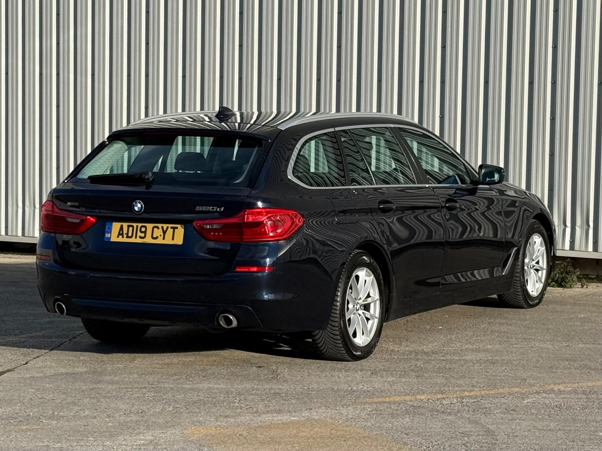 BMW 5 Series - Image 15