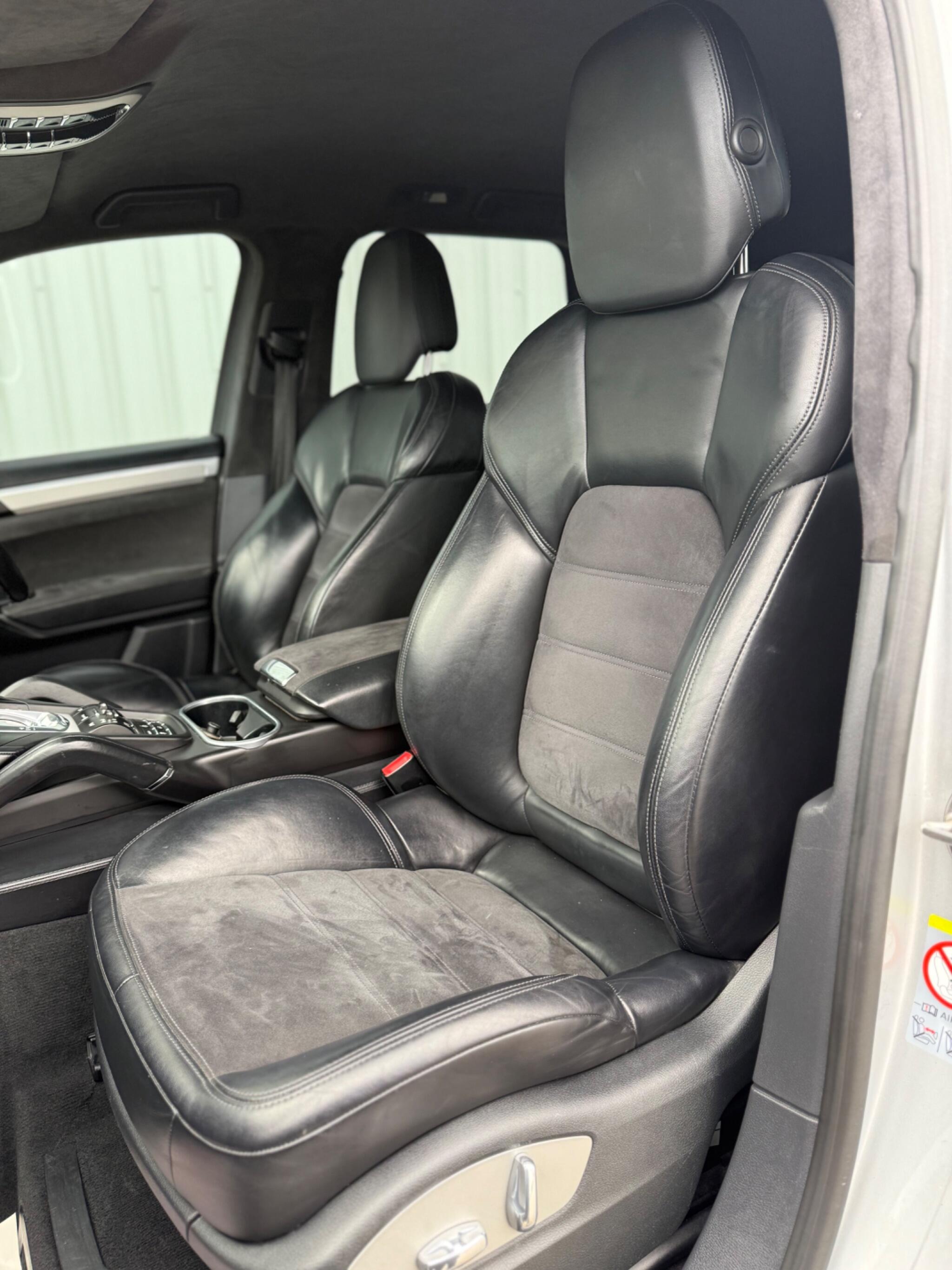 Porsche Cayenne - Image 27
