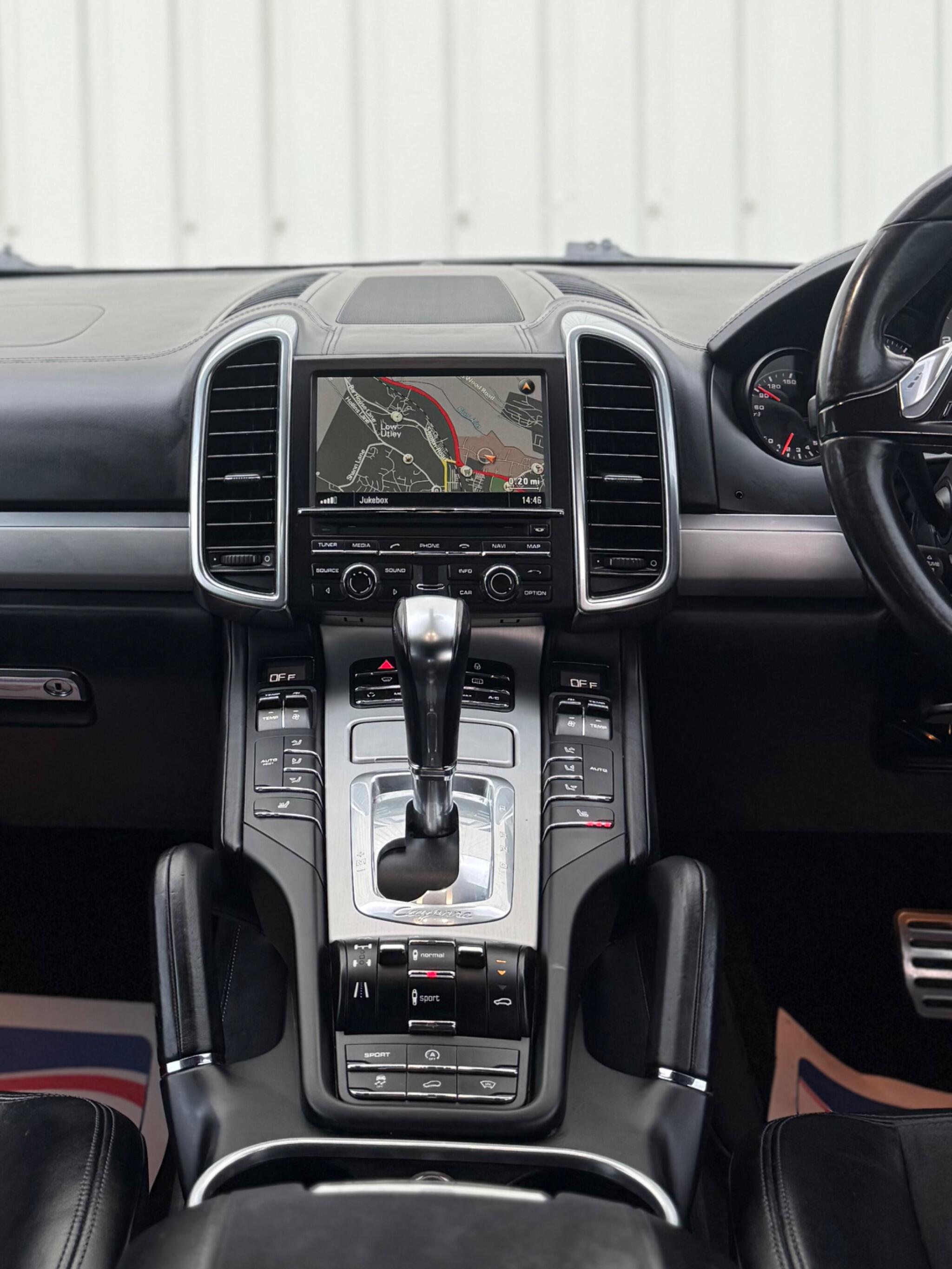 Porsche Cayenne - Image 34