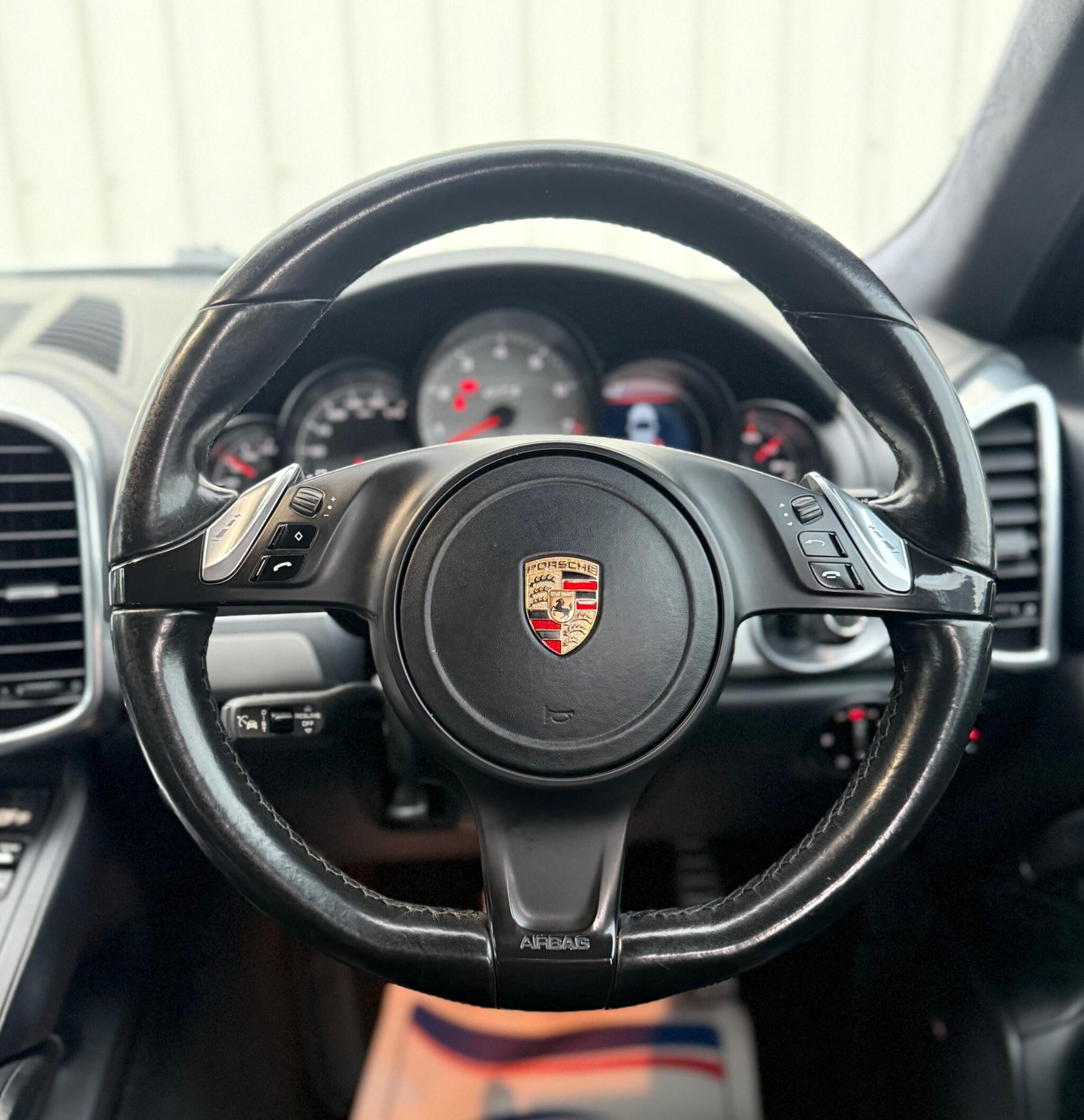 Porsche Cayenne - Image 35