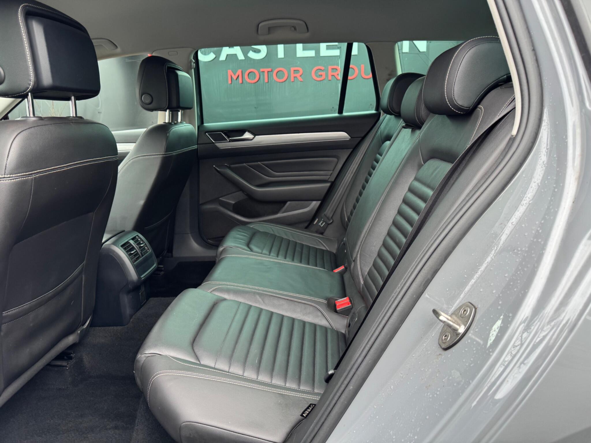 Volkswagen Passat - Image 13