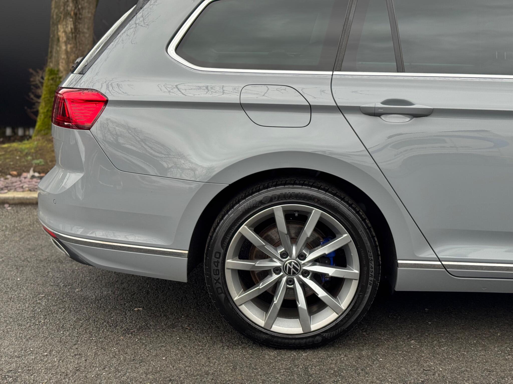 Volkswagen Passat - Image 17