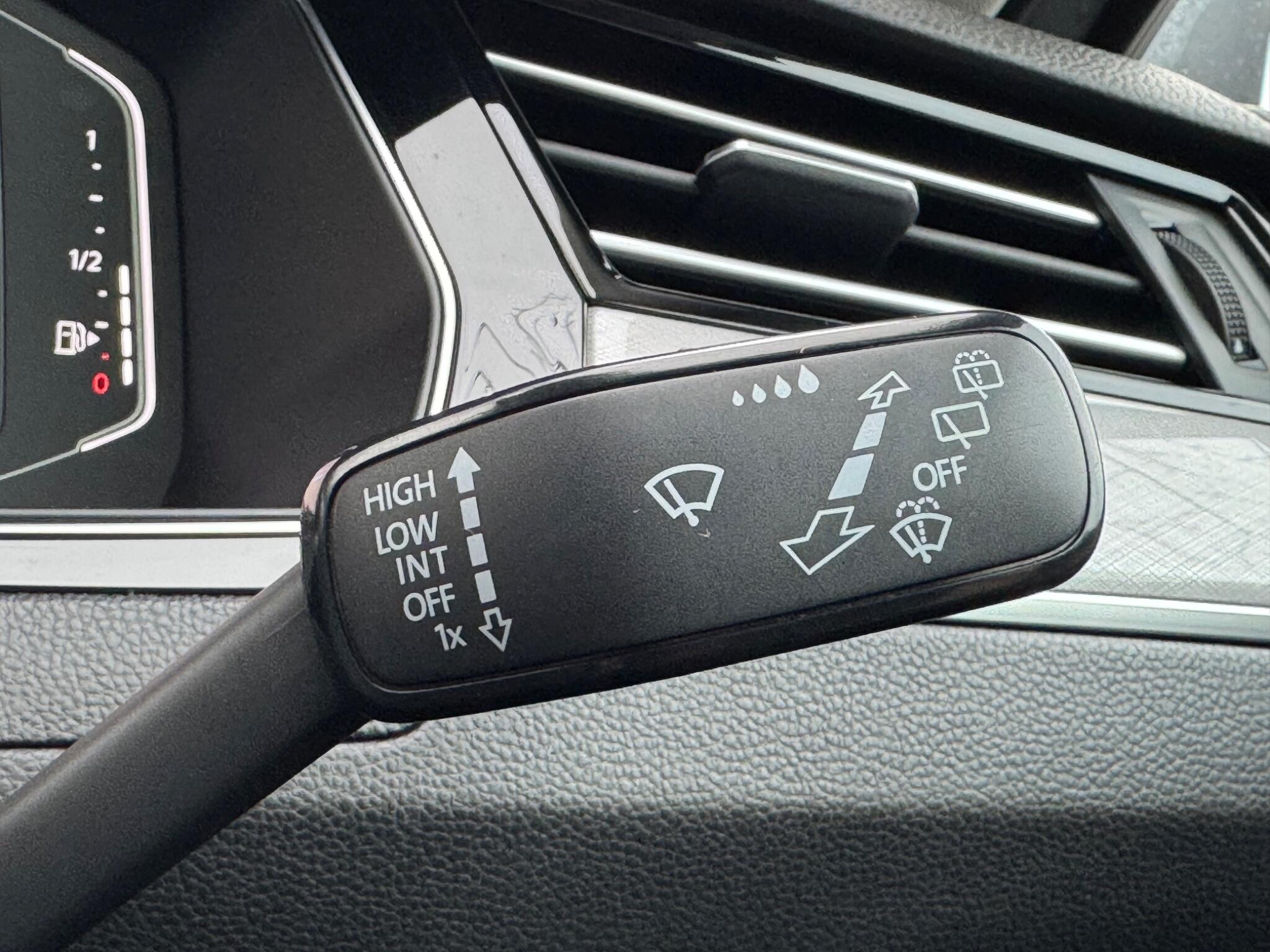 Volkswagen Passat - Image 25
