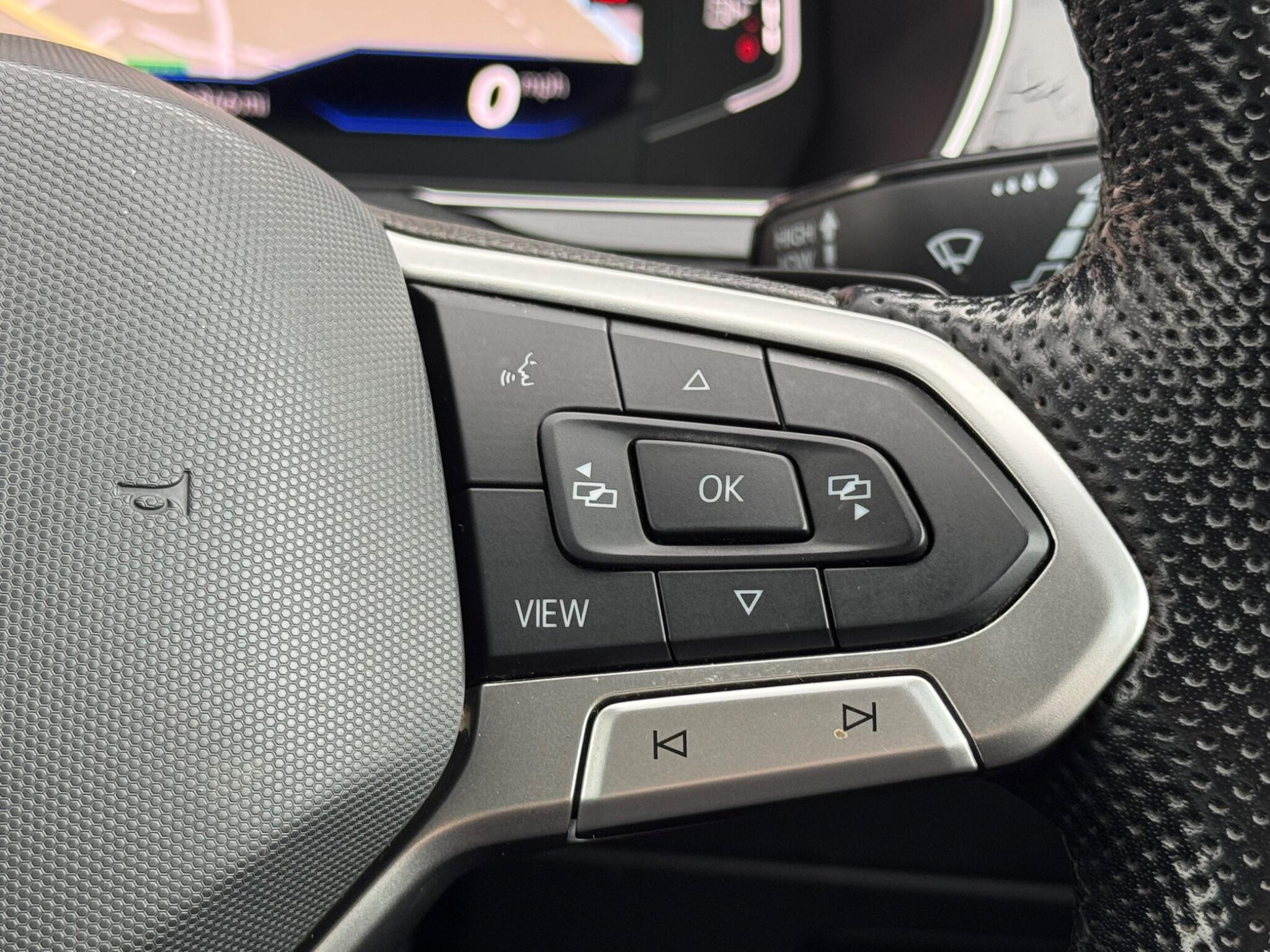 Volkswagen Passat - Image 27