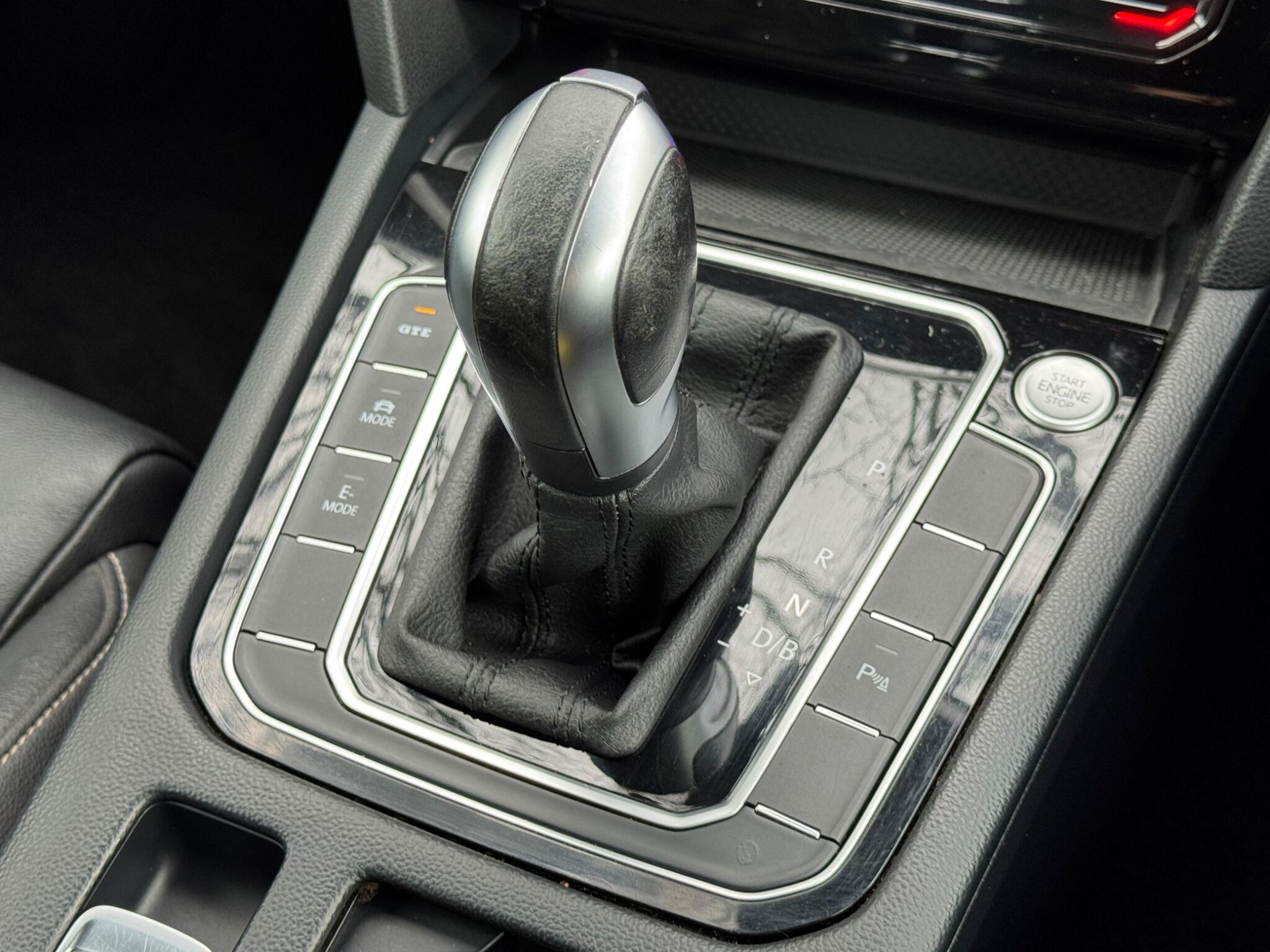 Volkswagen Passat - Image 32