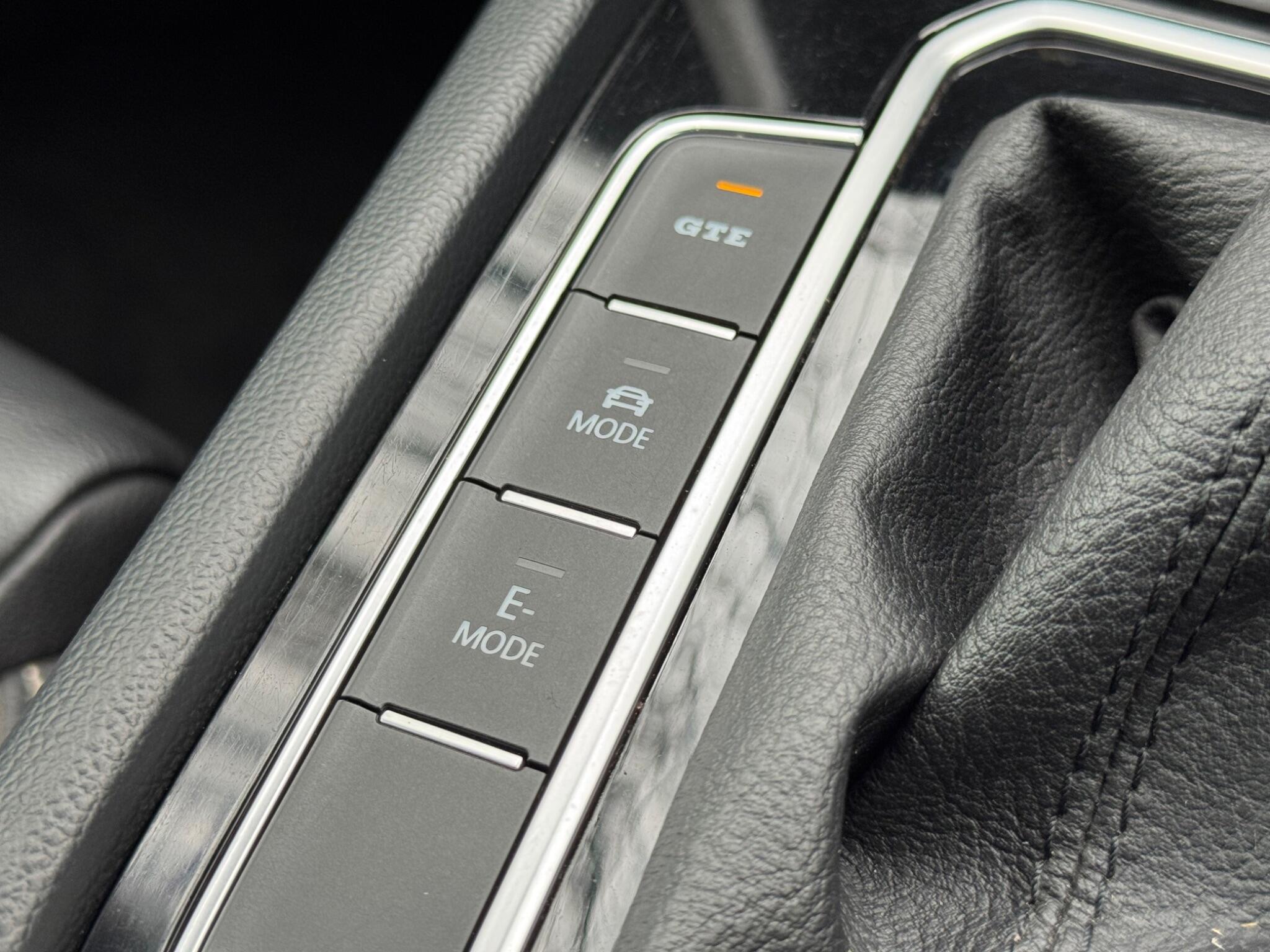 Volkswagen Passat - Image 33
