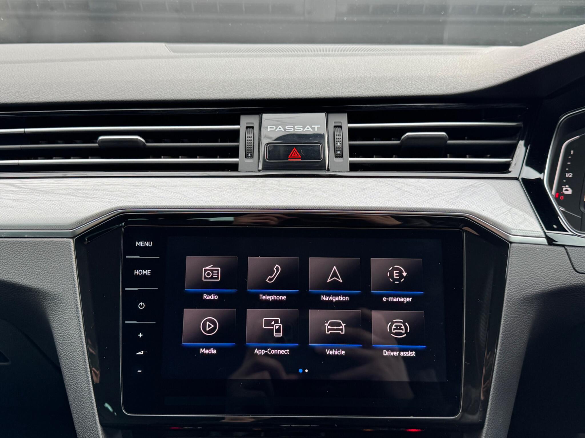Volkswagen Passat - Image 35