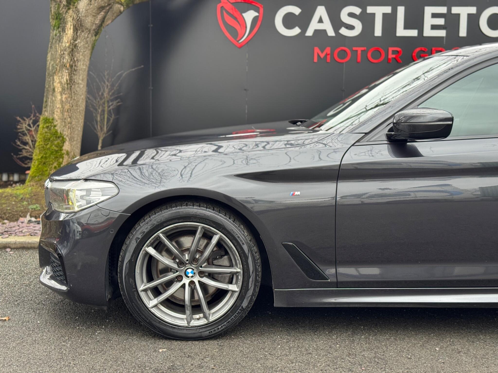 BMW 5 Series - Image 8
