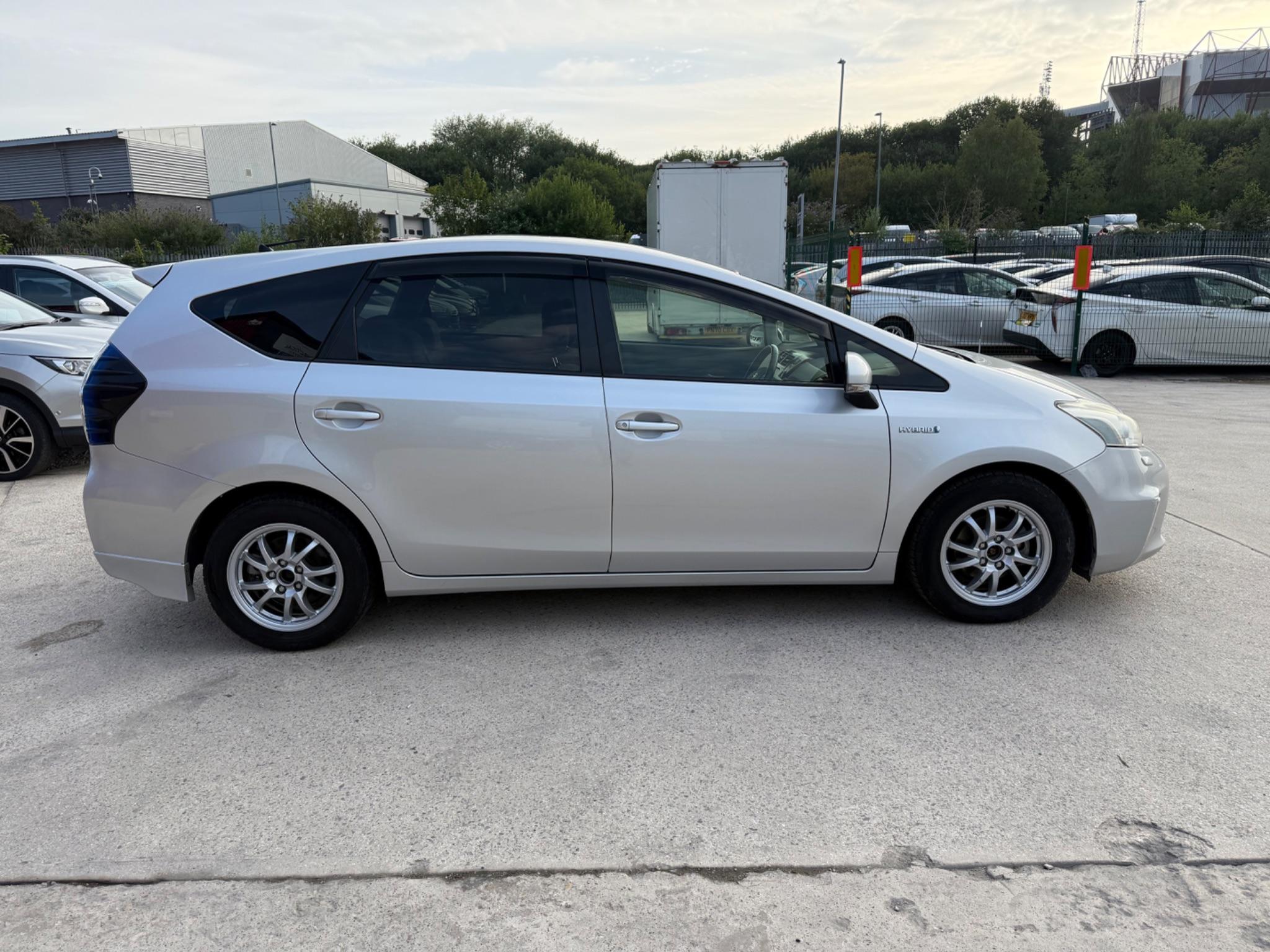 Toyota Prius+ - Image 4