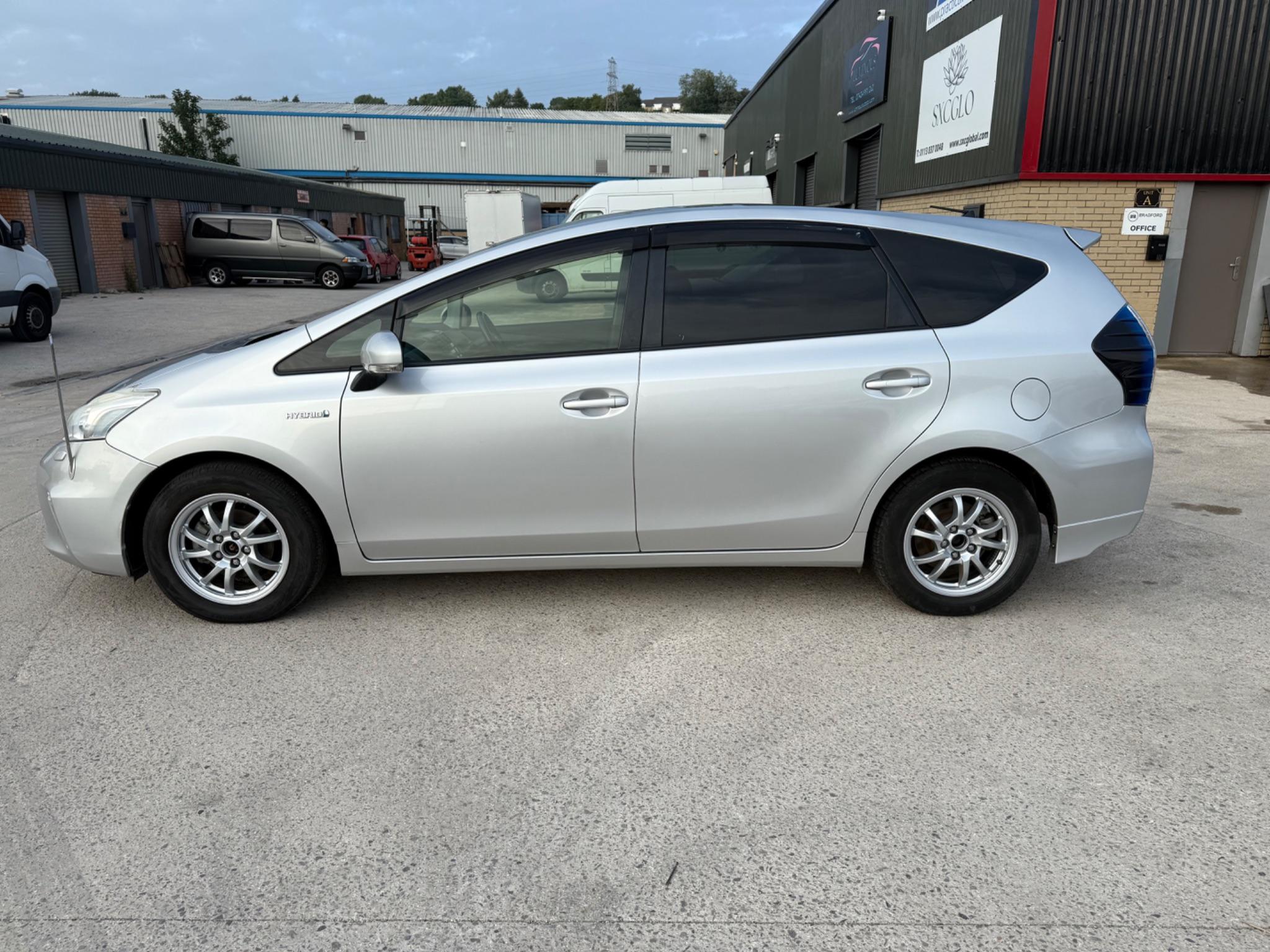 Toyota Prius+ - Image 5