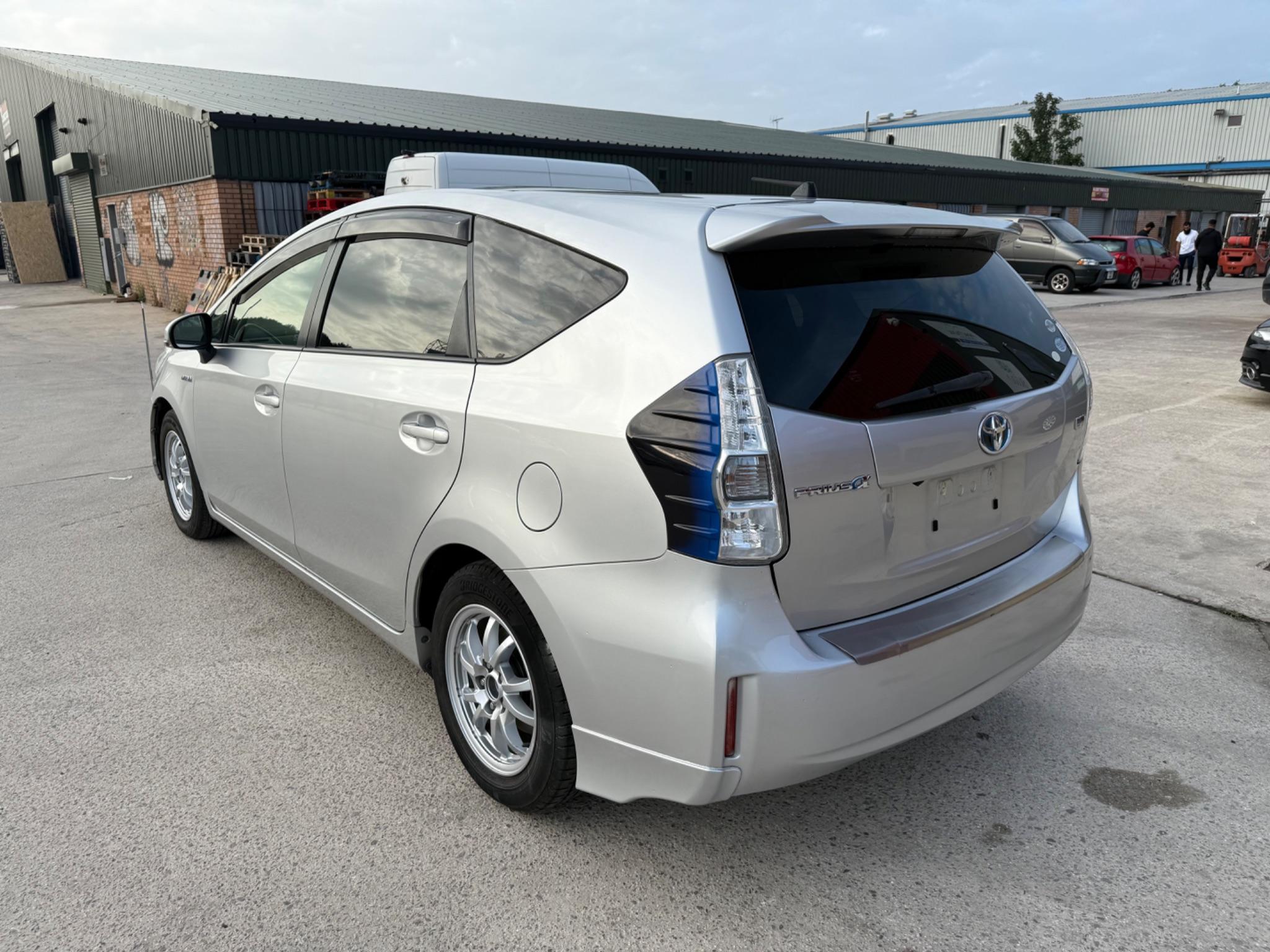 Toyota Prius+ - Image 6