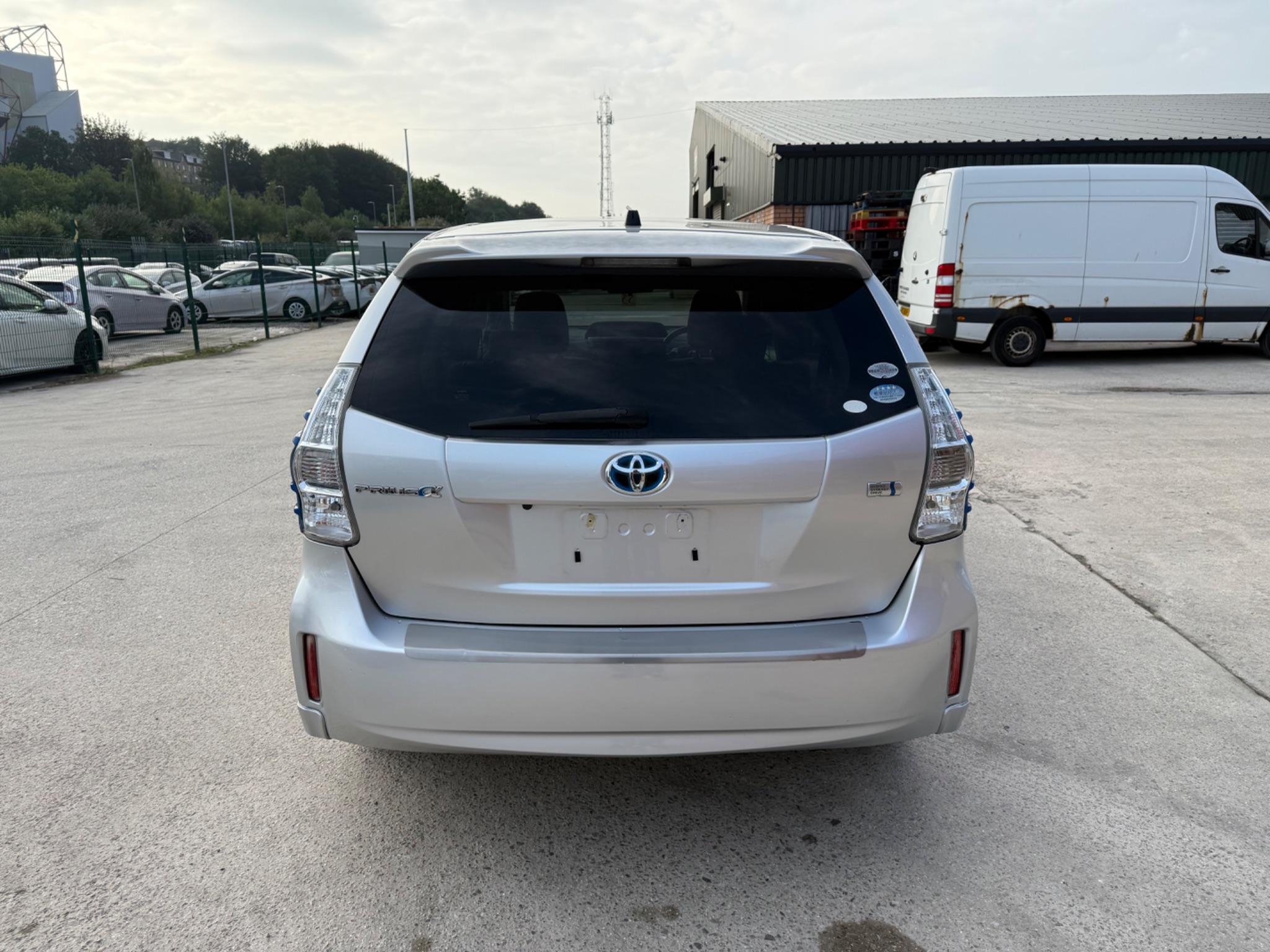Toyota Prius+ - Image 7