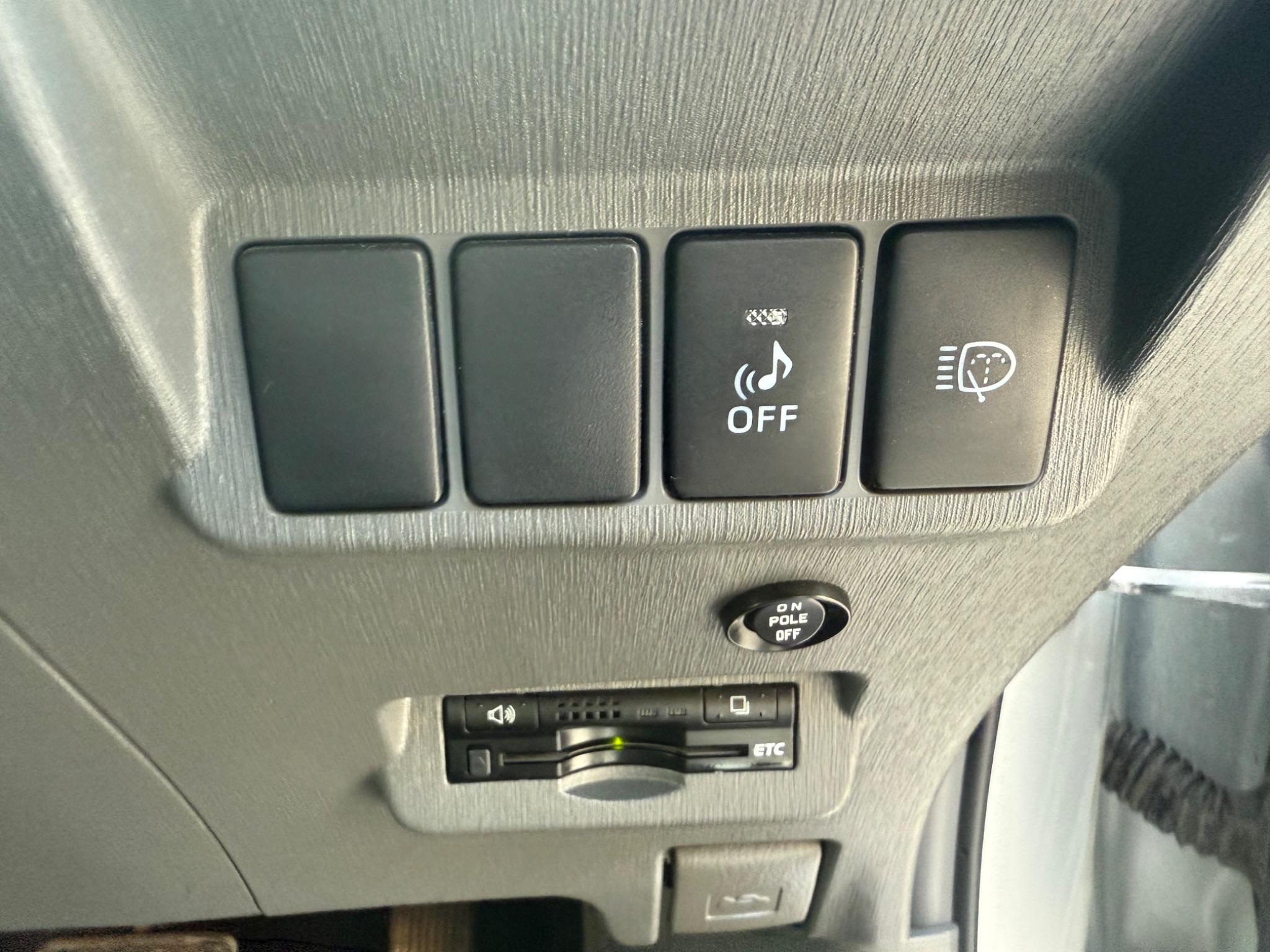 Toyota Prius+ - Image 16