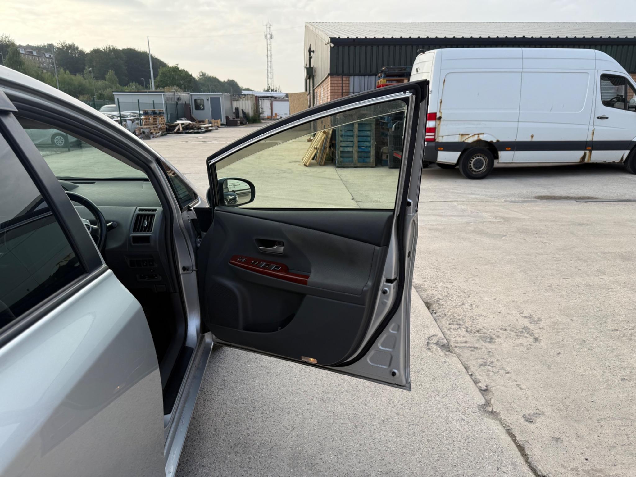 Toyota Prius+ - Image 18