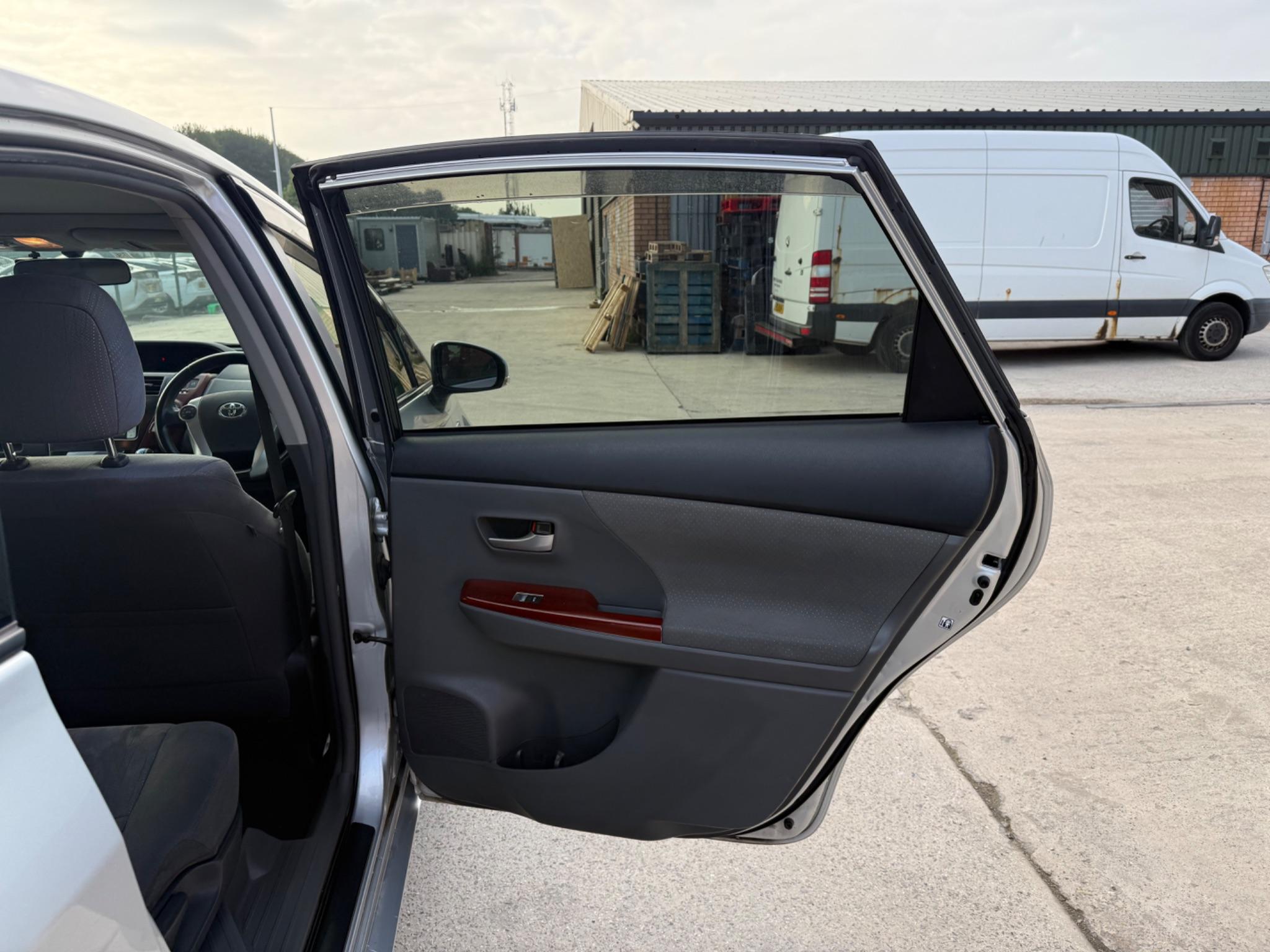 Toyota Prius+ - Image 19