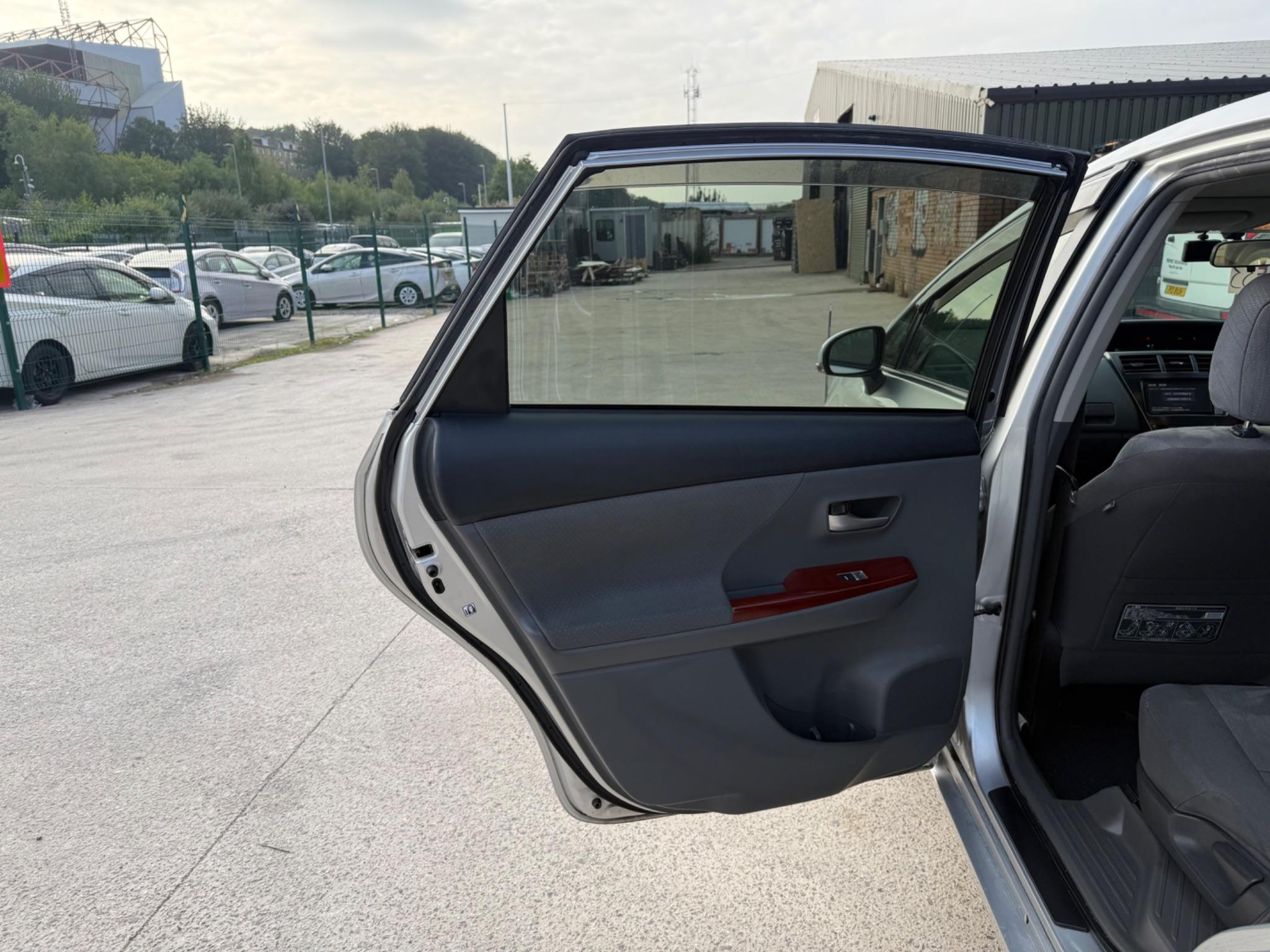 Toyota Prius+ - Image 20