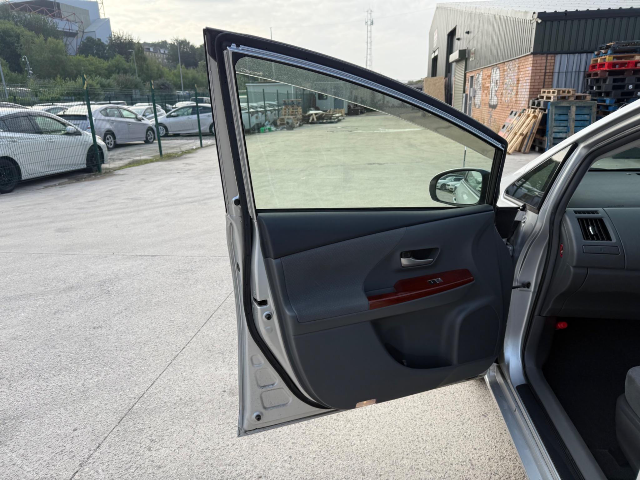 Toyota Prius+ - Image 21