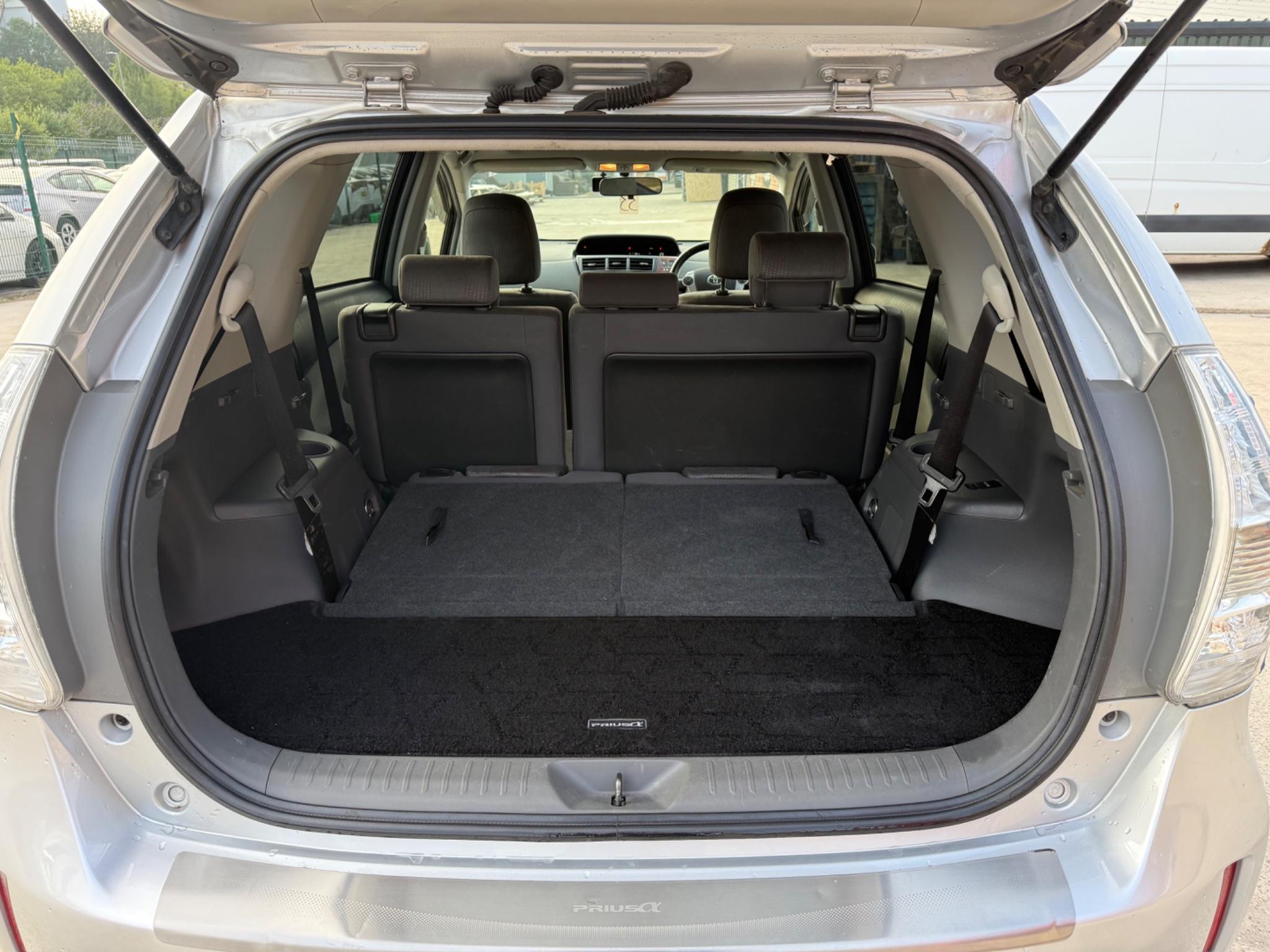 Toyota Prius+ - Image 25