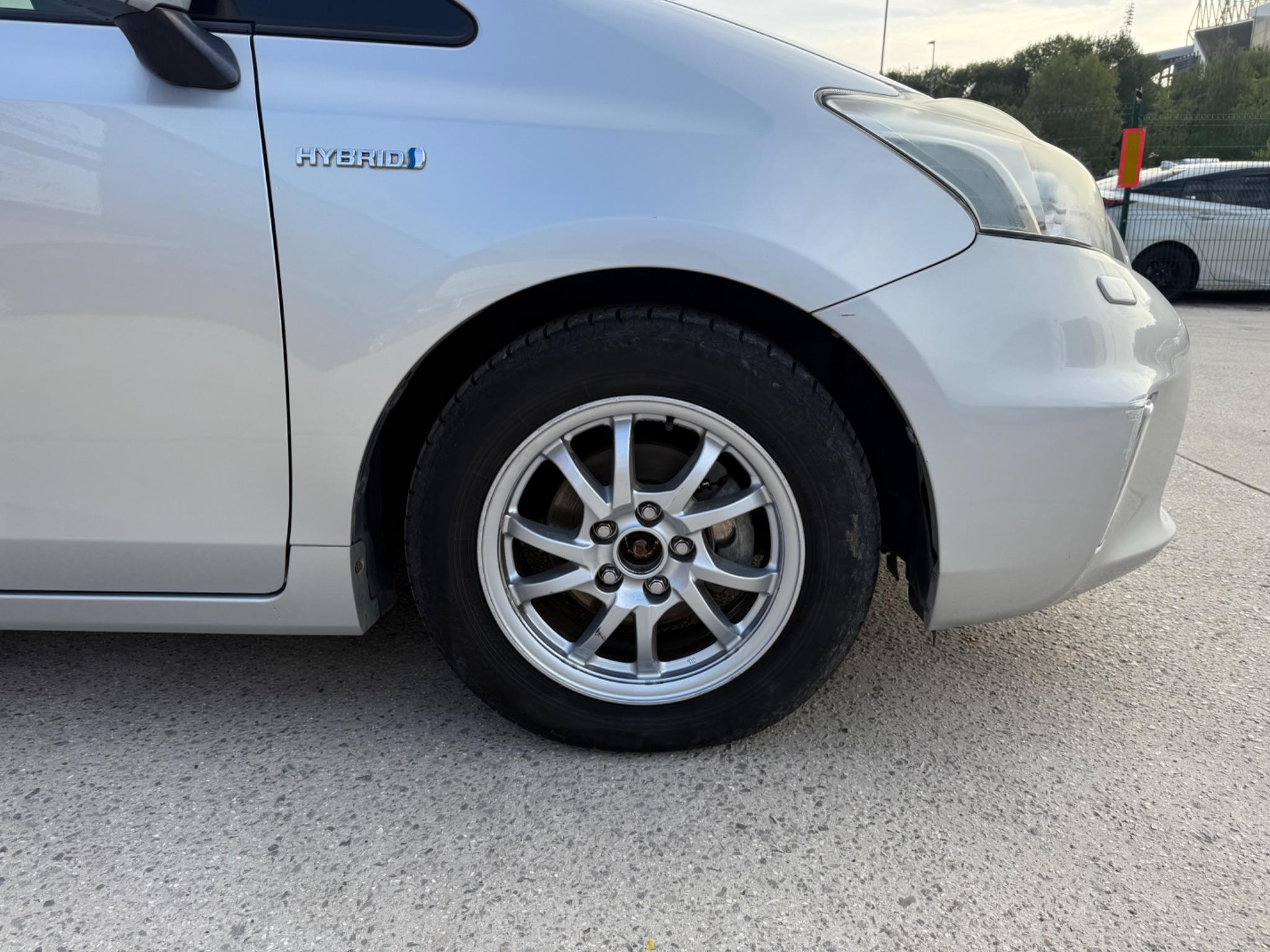 Toyota Prius+ - Image 27