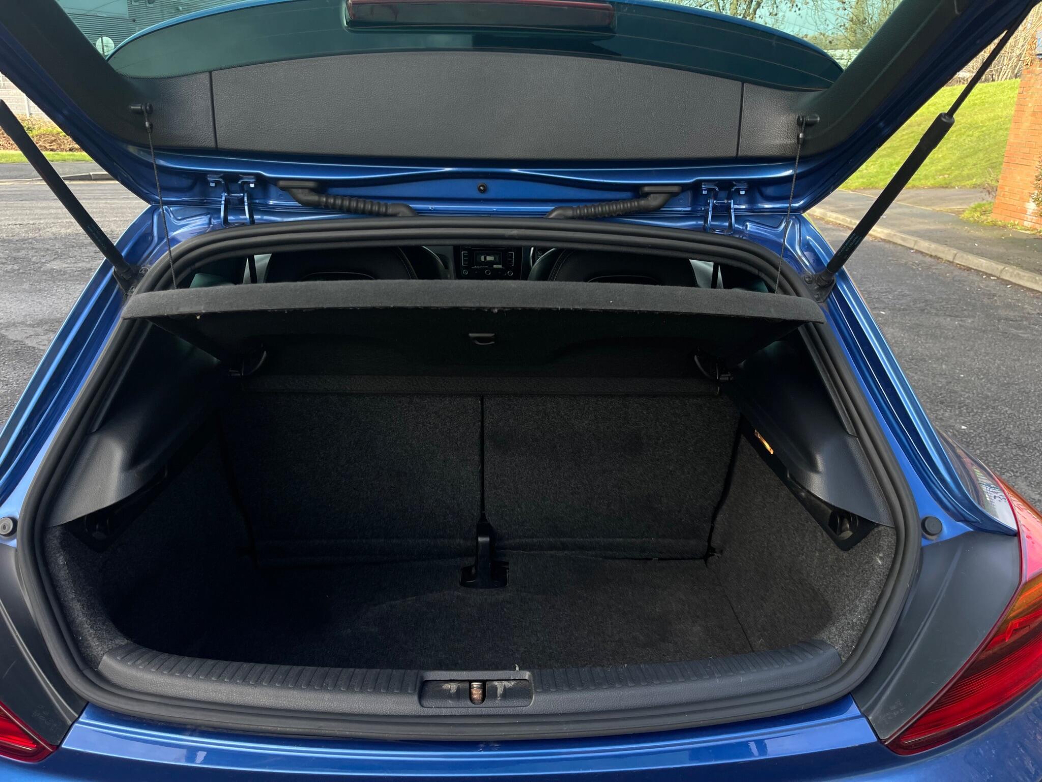 Volkswagen Scirocco - Image 33