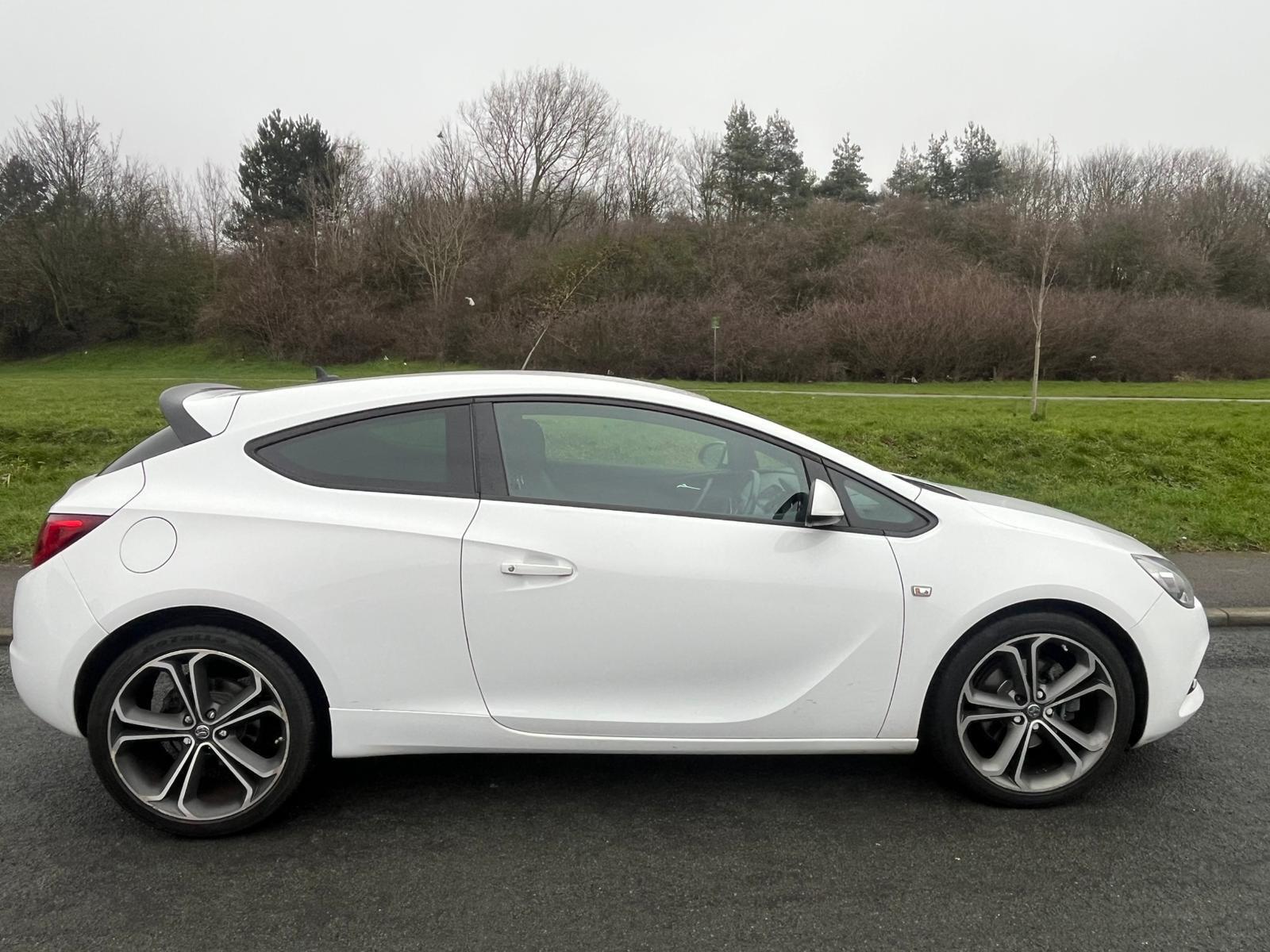Vauxhall Astra GTC - Image 2