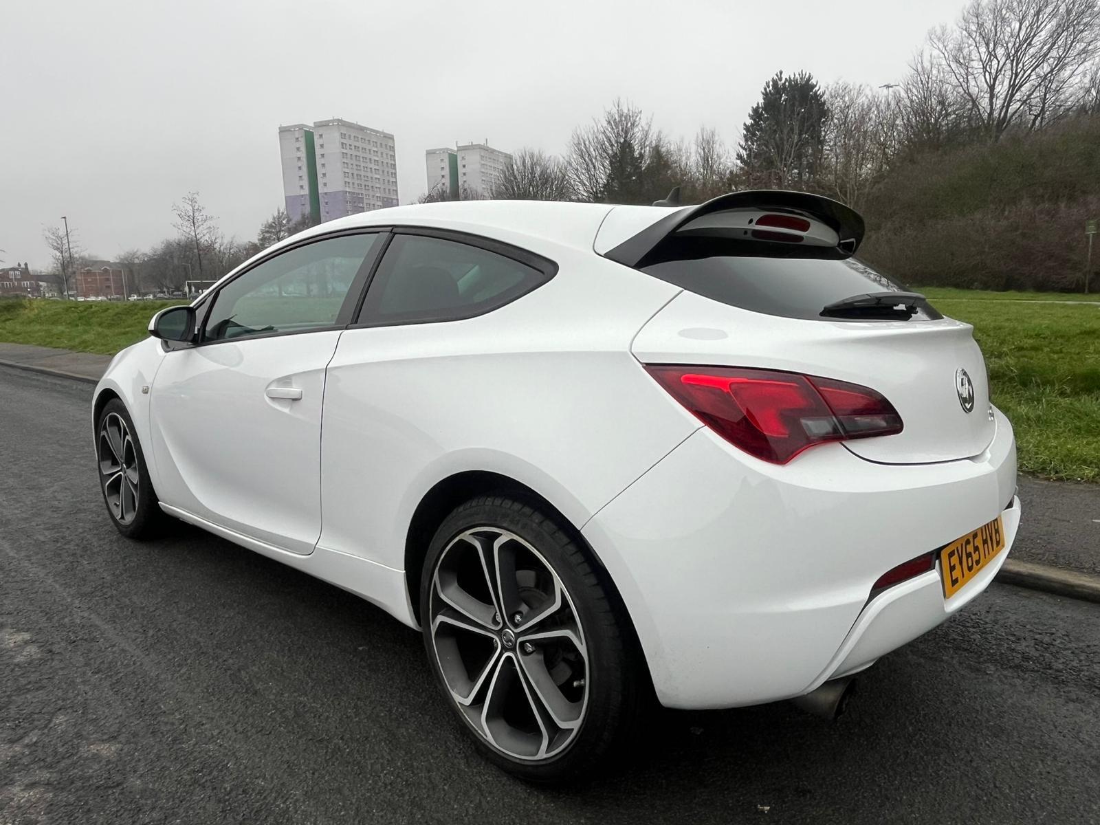 Vauxhall Astra GTC - Image 4