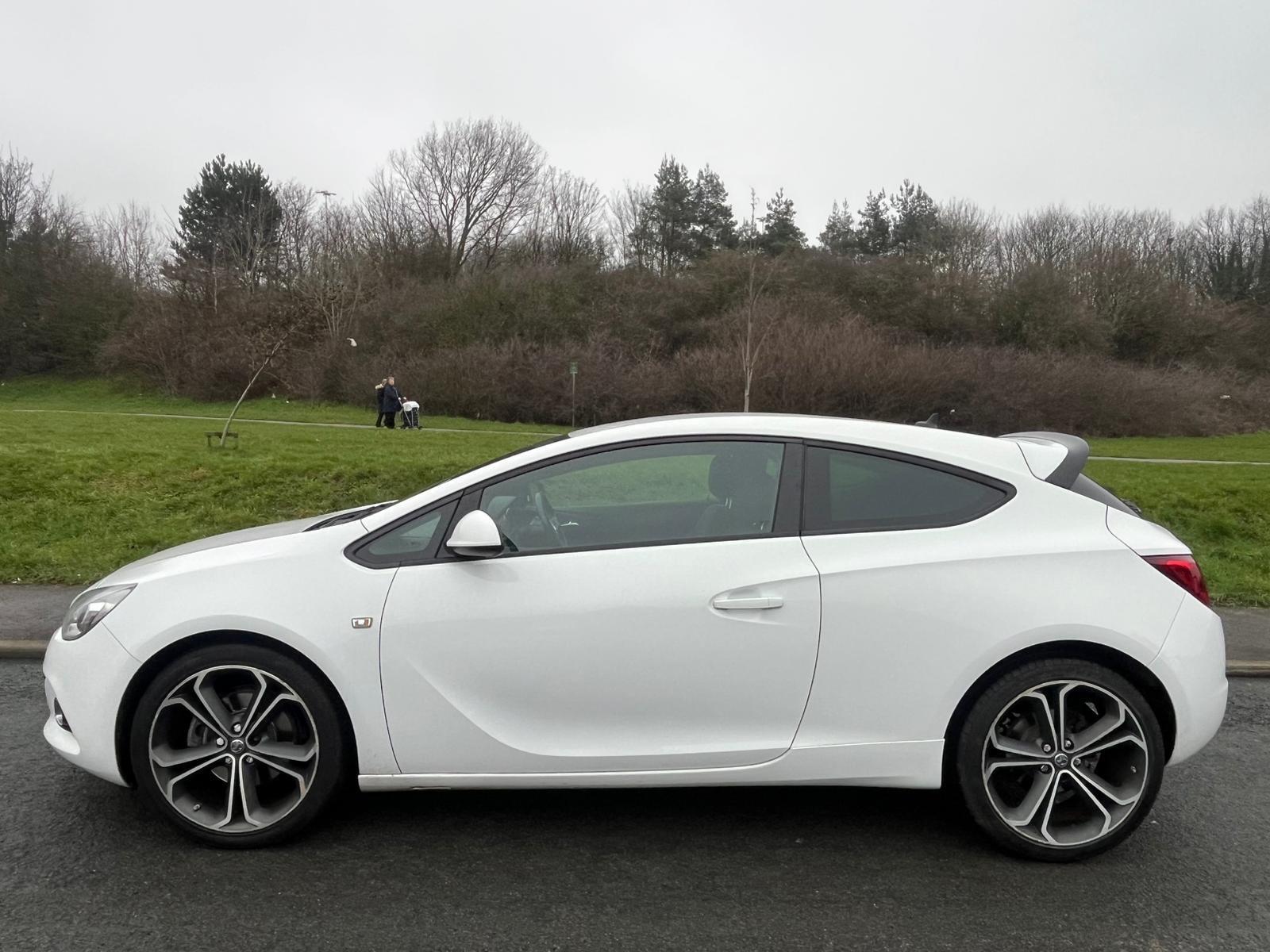 Vauxhall Astra GTC - Image 5