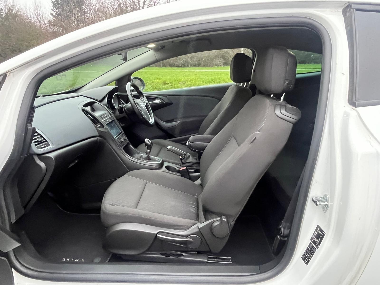 Vauxhall Astra GTC - Image 7