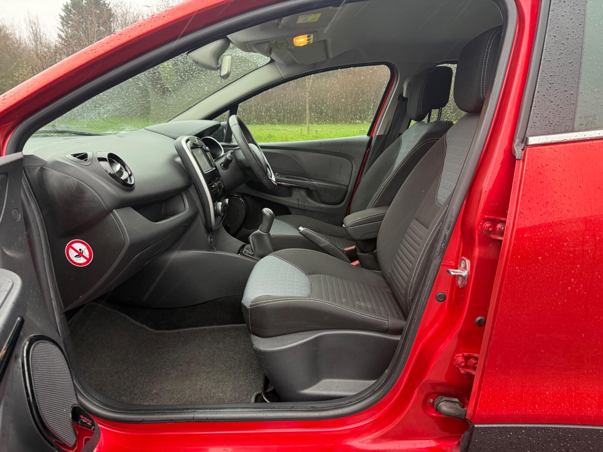 Renault Clio - Image 2