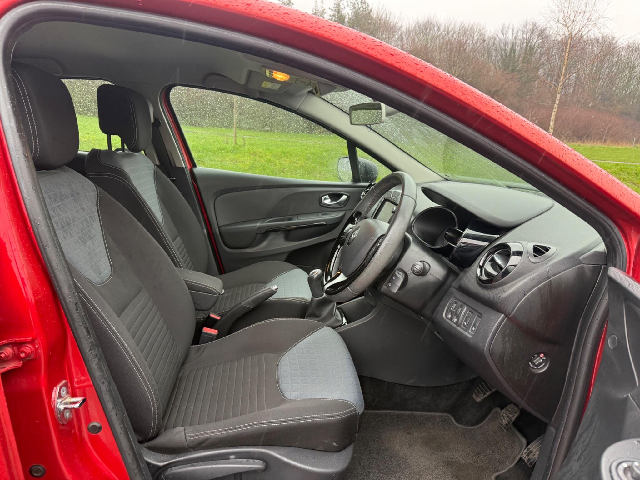 Renault Clio - Image 12