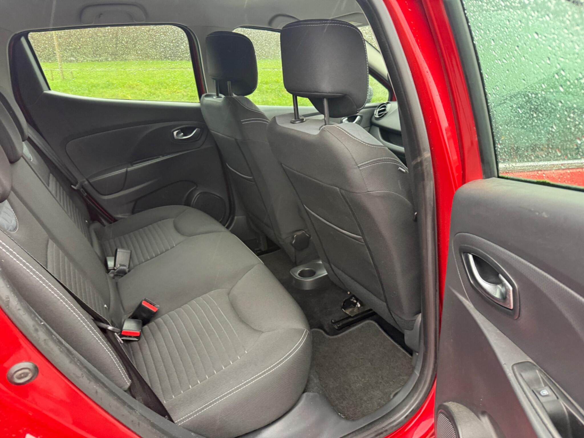 Renault Clio - Image 13
