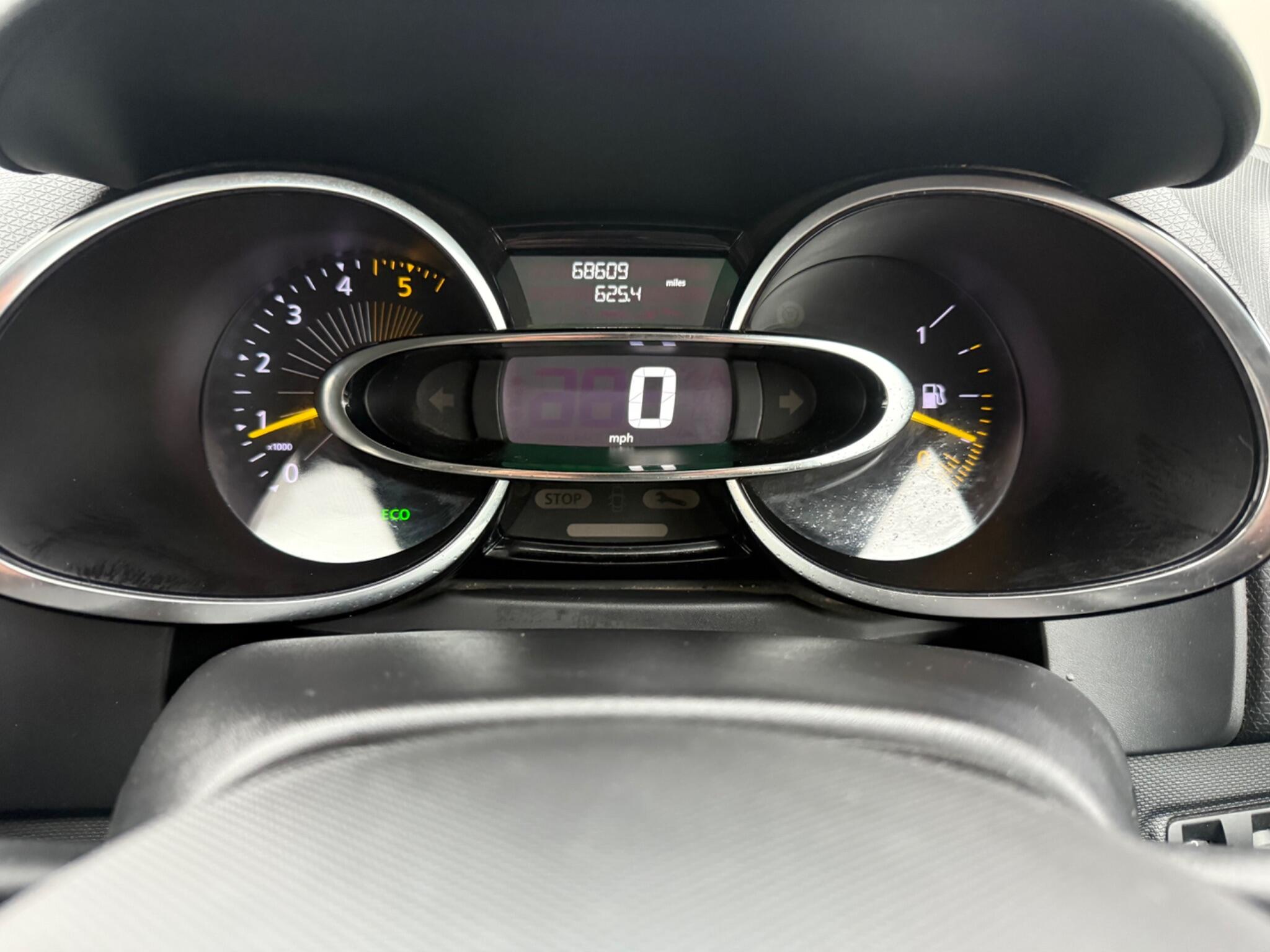 Renault Clio - Image 14