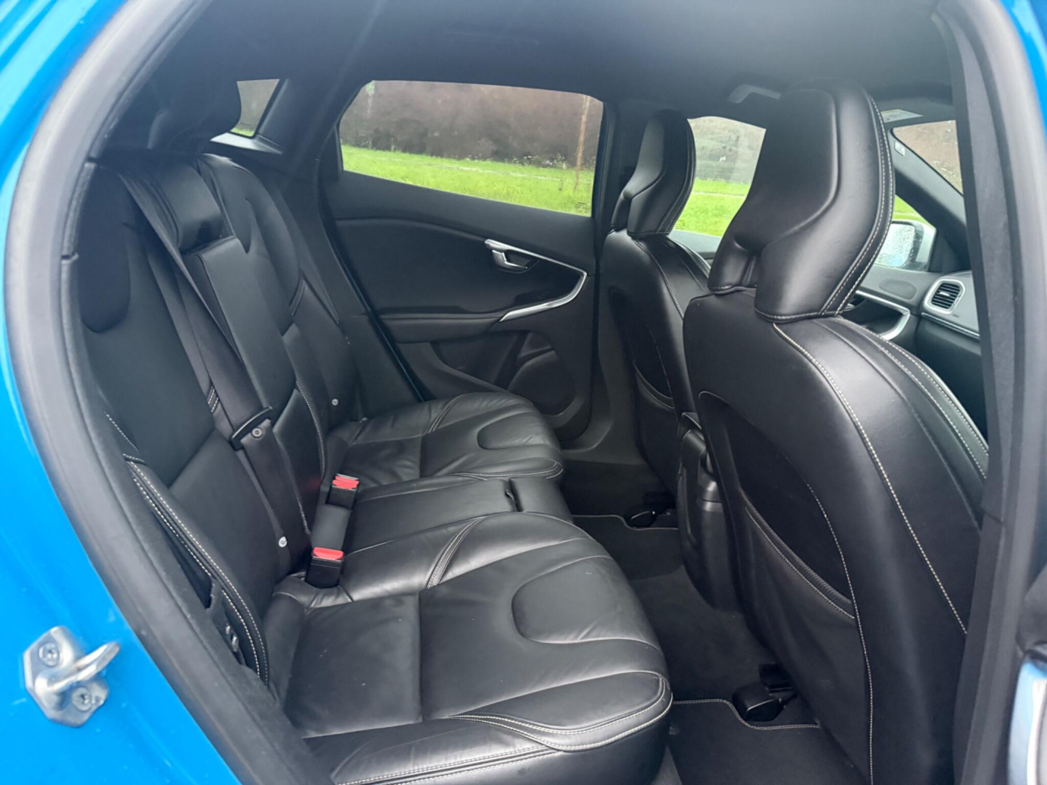 Volvo V40 - Image 18