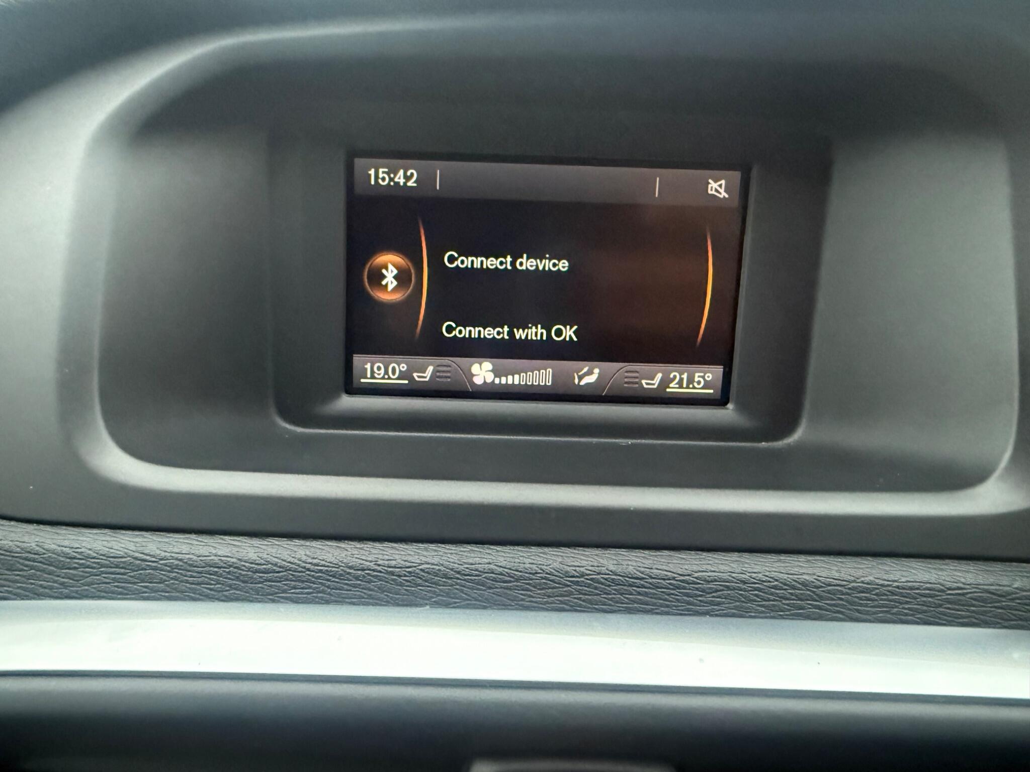 Volvo V40 - Image 22