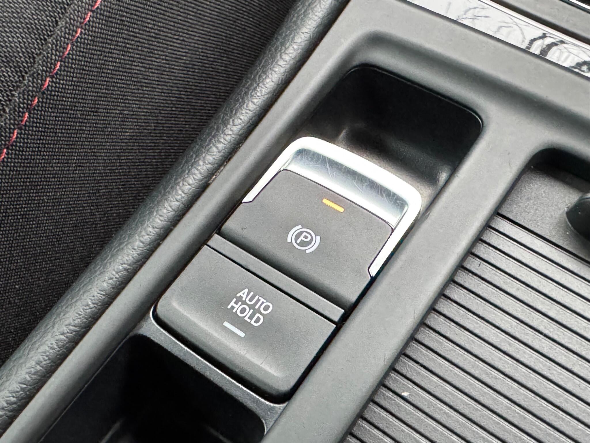 Volkswagen Golf - Image 22