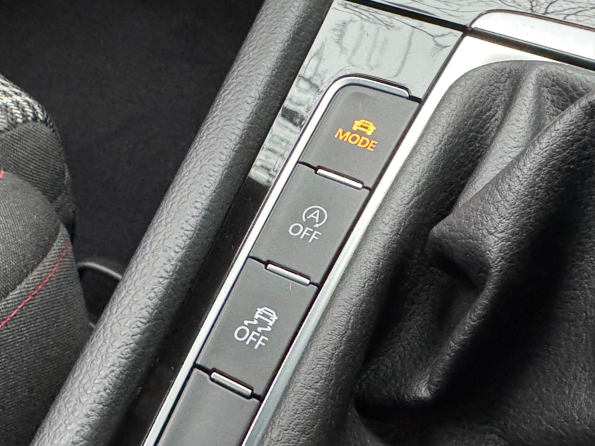 Volkswagen Golf - Image 25