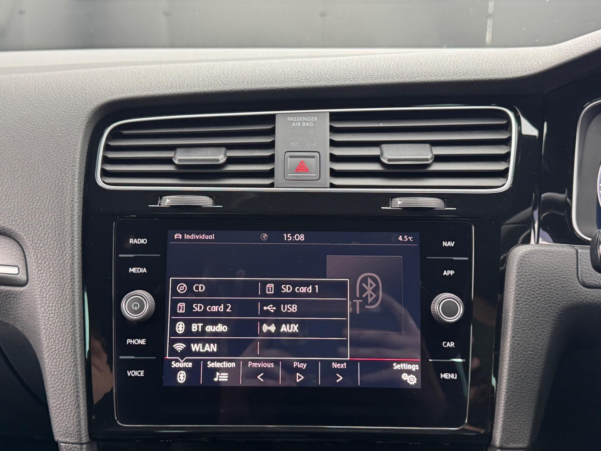 Volkswagen Golf - Image 27