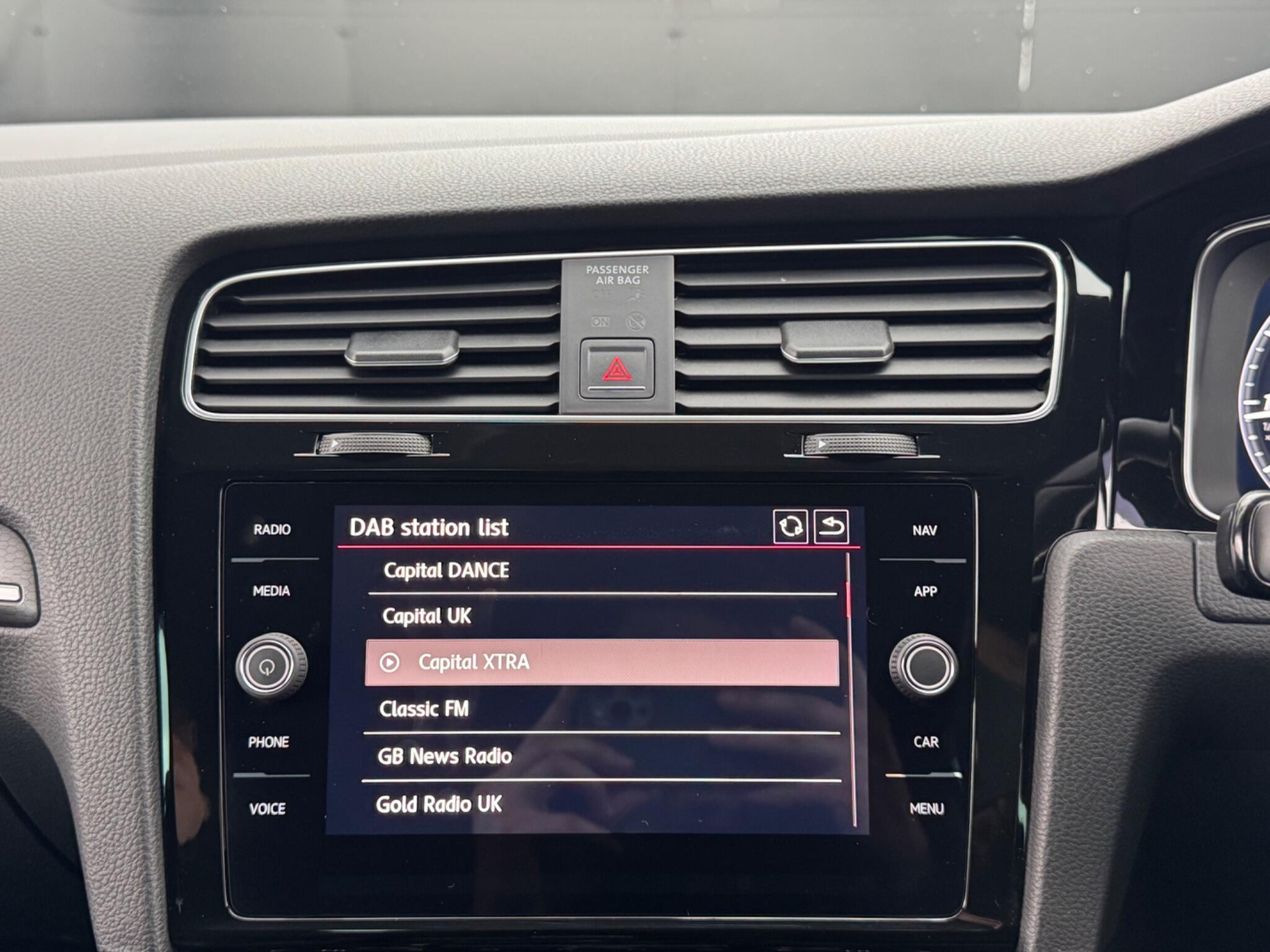 Volkswagen Golf - Image 28