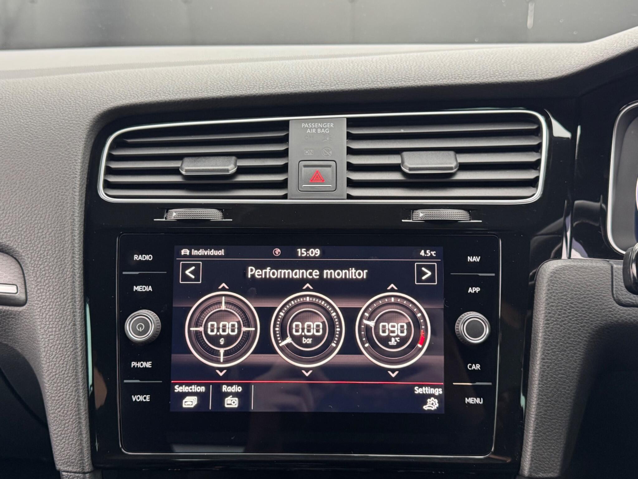 Volkswagen Golf - Image 34