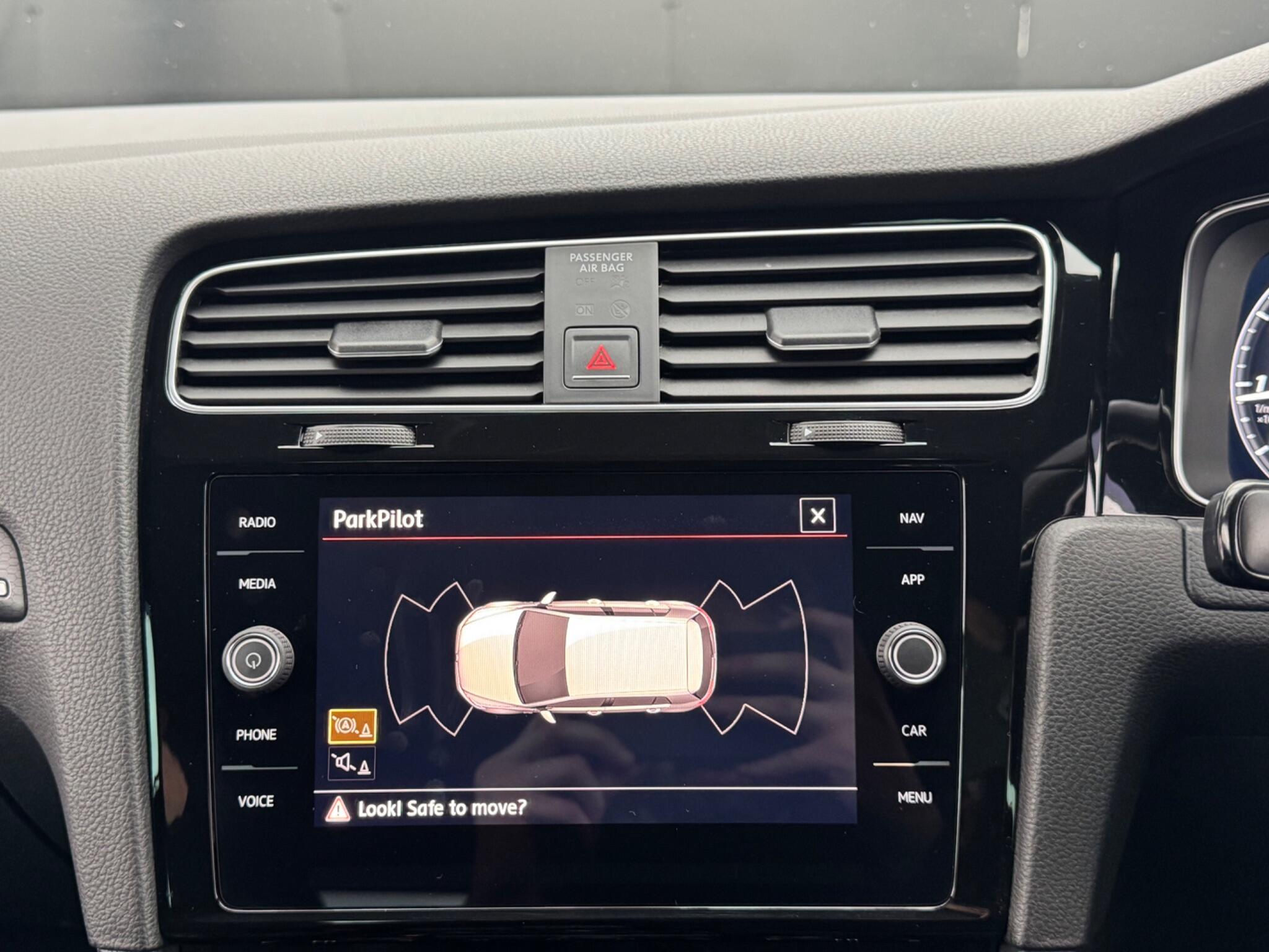Volkswagen Golf - Image 37