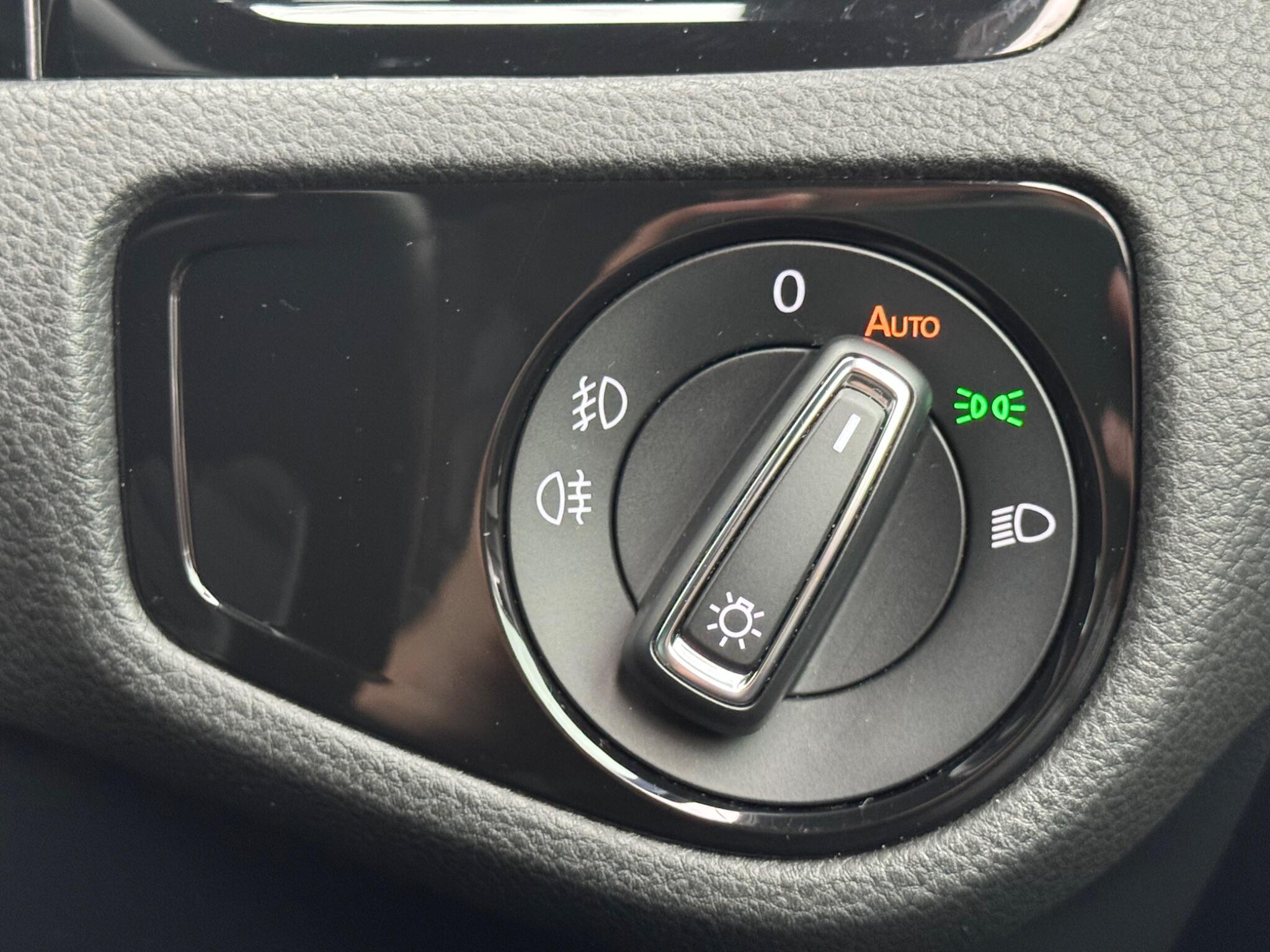 Volkswagen Golf - Image 39