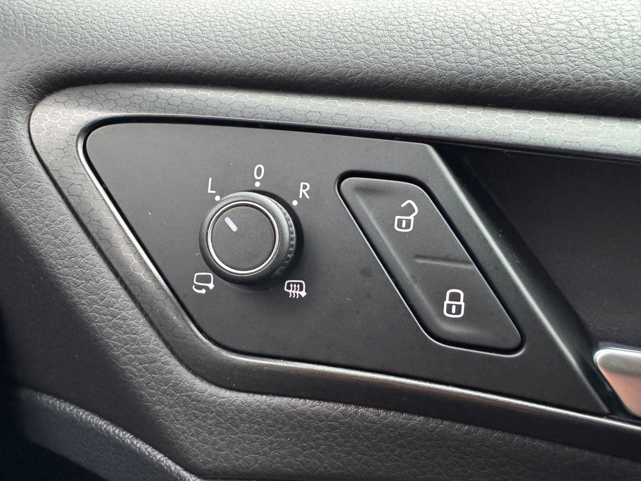 Volkswagen Golf - Image 41
