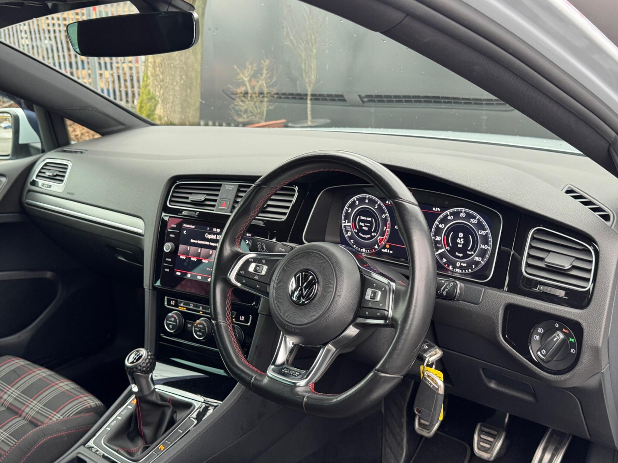 Volkswagen Golf - Image 44