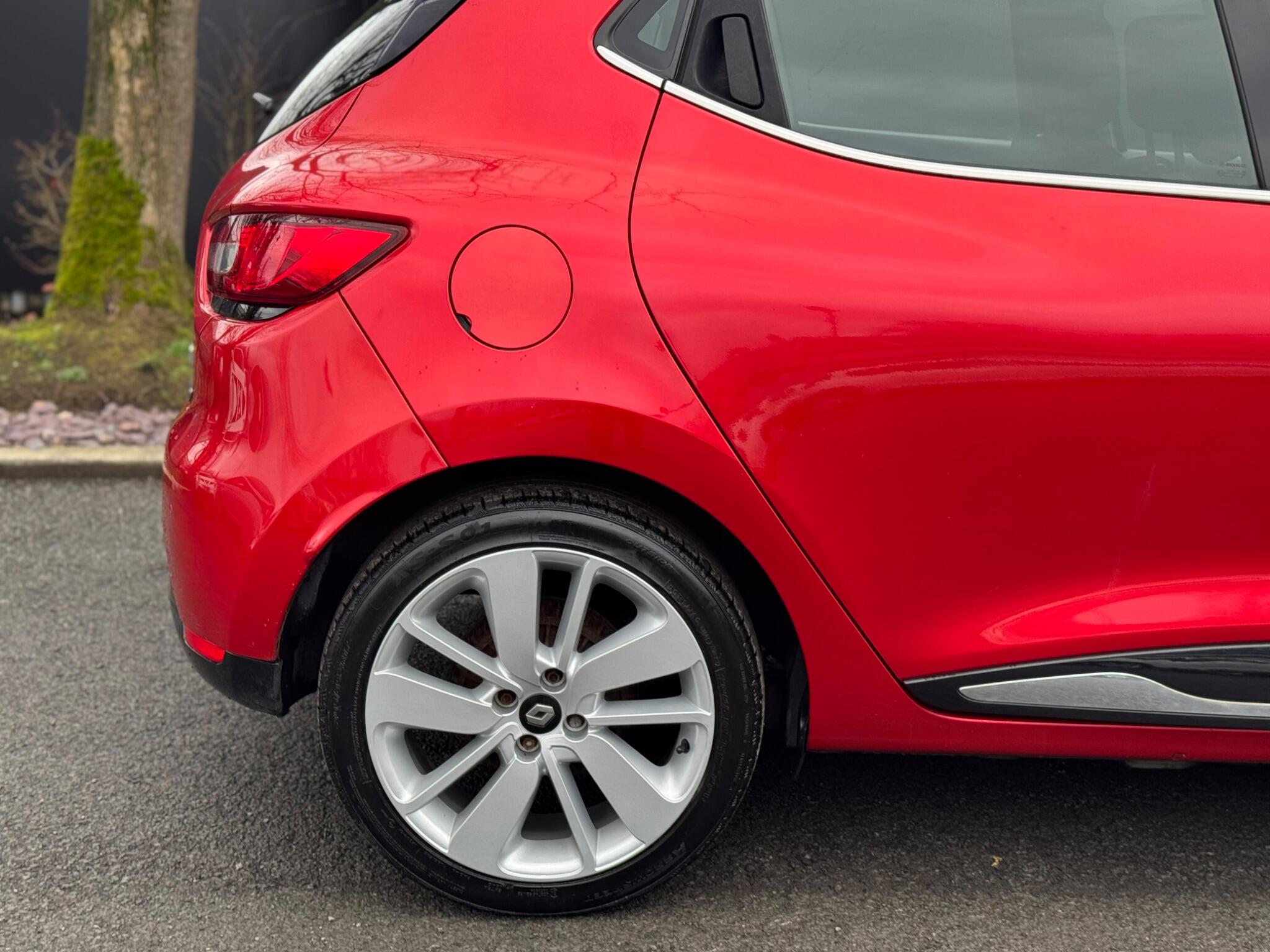 Renault Clio - Image 29