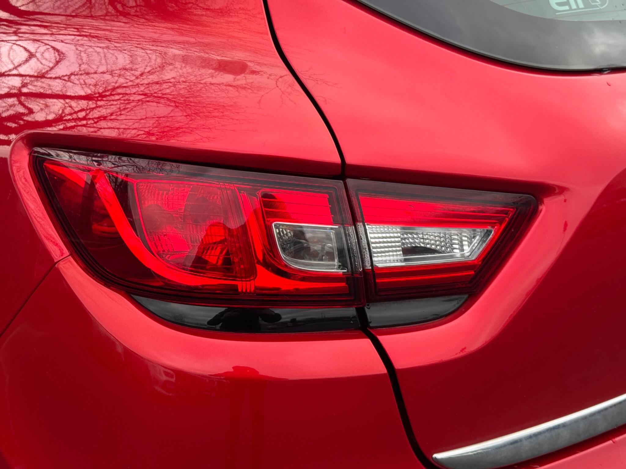 Renault Clio - Image 40